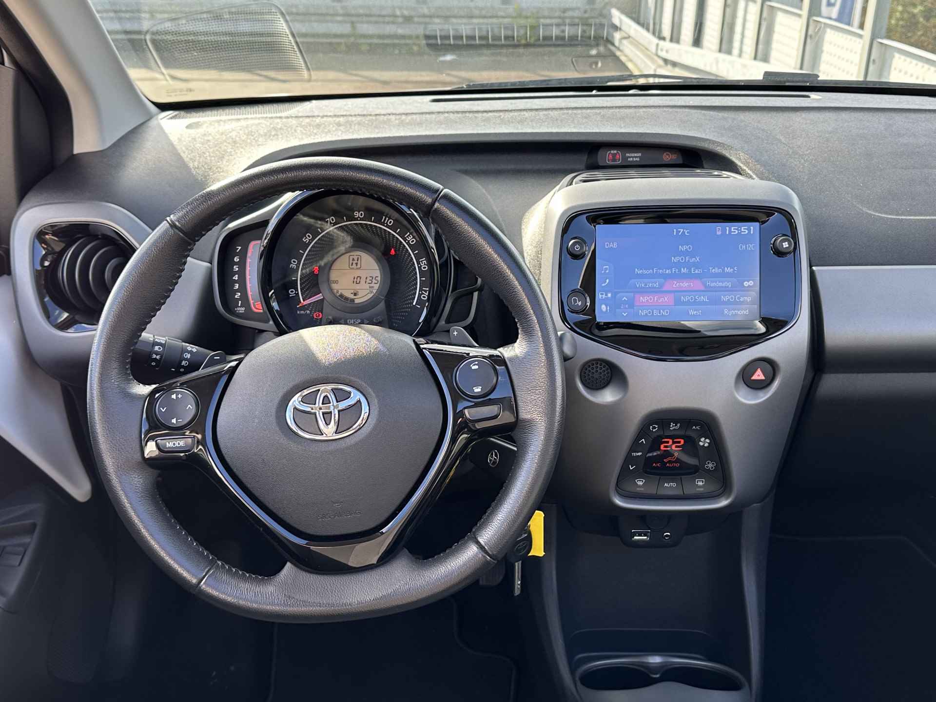 Toyota Aygo 1.0 VVT-i x-joy Cabrio Automaat | Apple Carplay | Climate Control | Vouwdak | Camera Rijklaarprijs! - 16/39