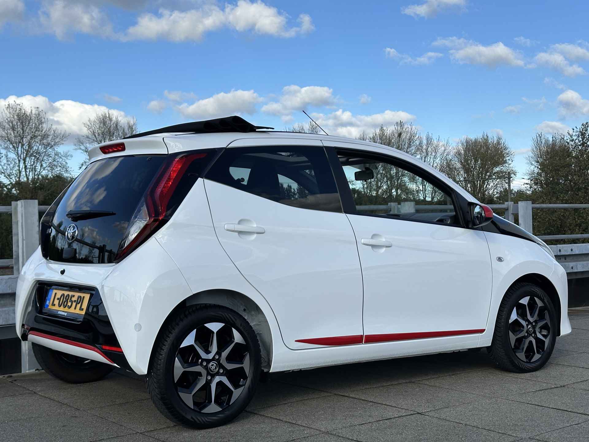 Toyota Aygo 1.0 VVT-i x-joy Cabrio Automaat | Apple Carplay | Climate Control | Vouwdak | Camera Rijklaarprijs! - 19/39