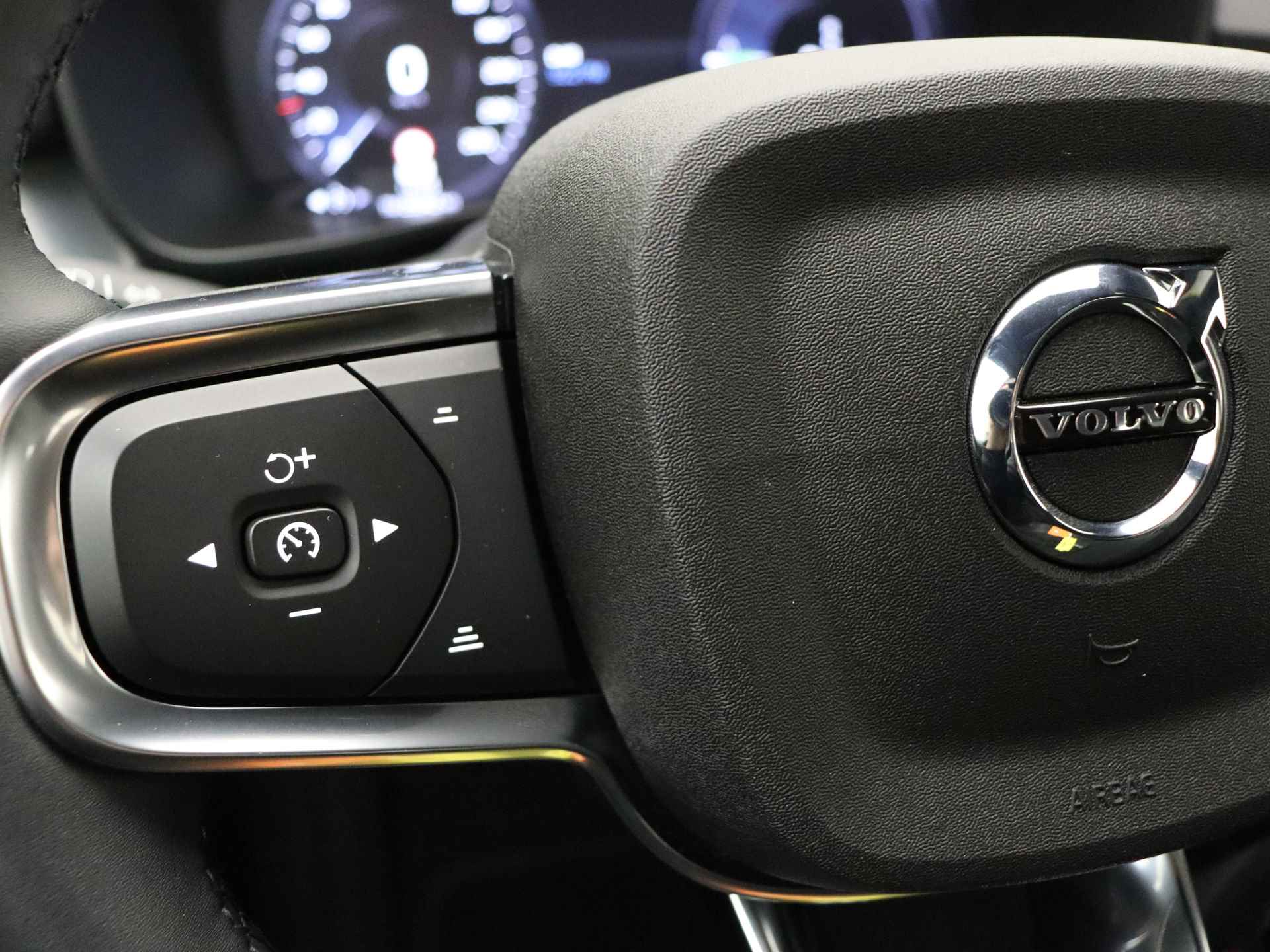 Volvo XC40 T4 211pk Recharge Core Bright | Stoelverw. | Draadloos laden | Parkeersensoren v. & a. | Zittingverlengers - 17/36