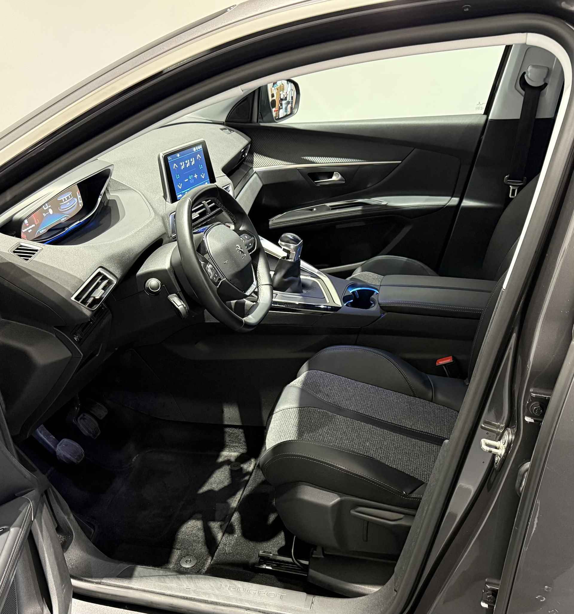 Peugeot 5008 1.2 PureTech Allure / Achteruitrijcamera / Navigatie / Climate Control / Sensoren Voor / Zonnescherm Achter - 9/26