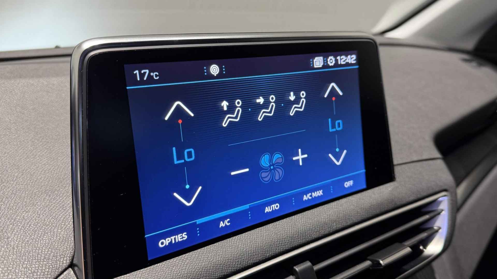 Peugeot 5008 1.2 PureTech Allure / Achteruitrijcamera / Navigatie / Climate Control / Sensoren Voor / Zonnescherm Achter - 16/26