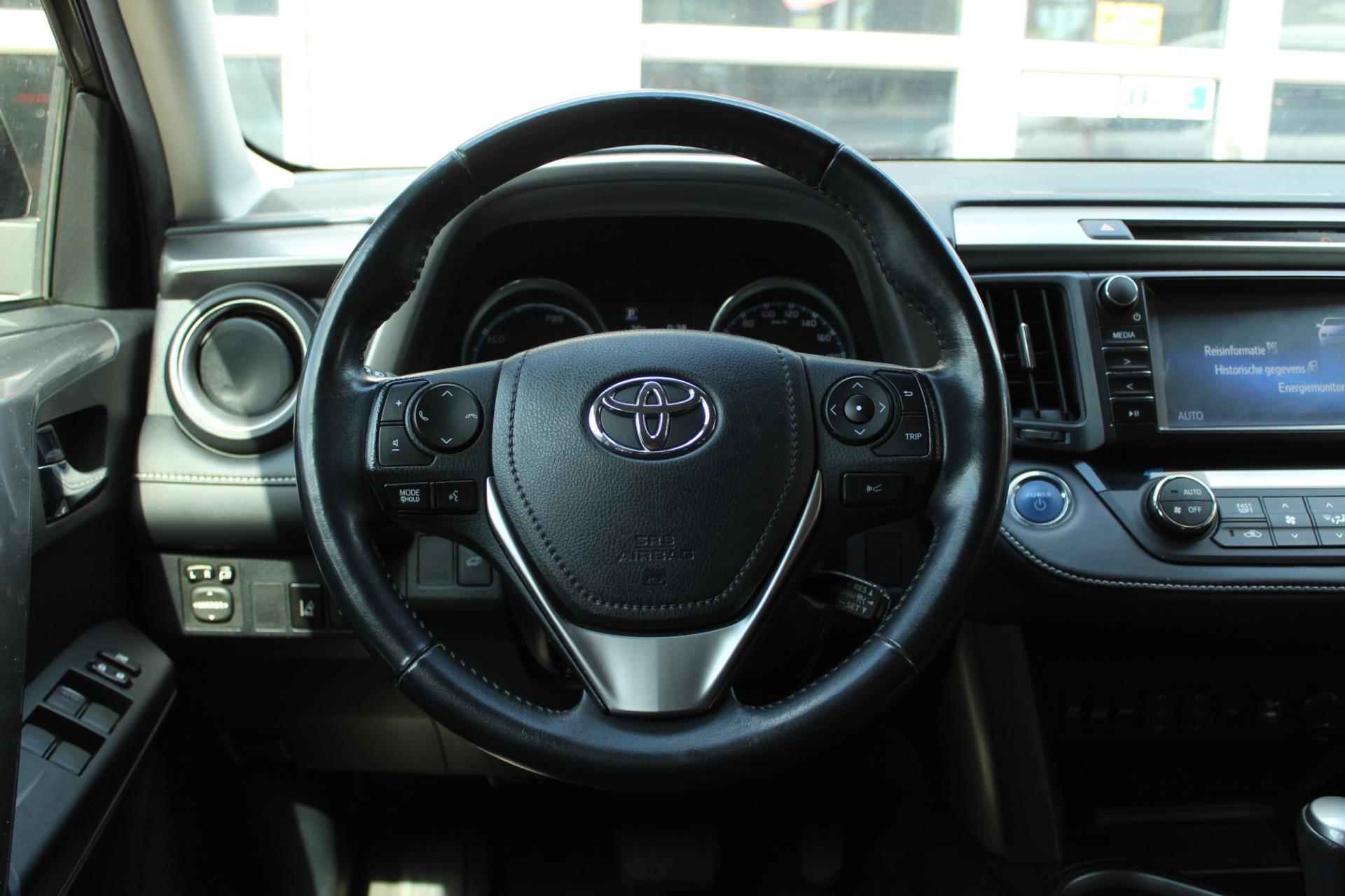 Toyota RAV4 2.5 Hybrid Dynamic - 6/17