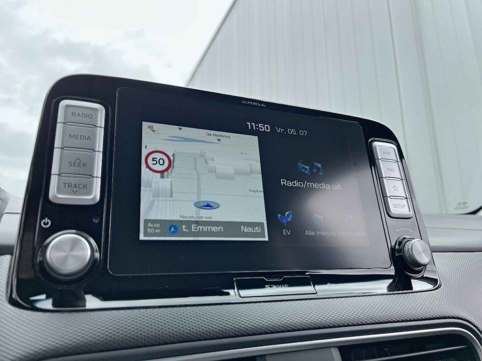 Hyundai Kona EV Premium 64 kWh LEDER NAVIGATIE LMV CRUISE - 23/36