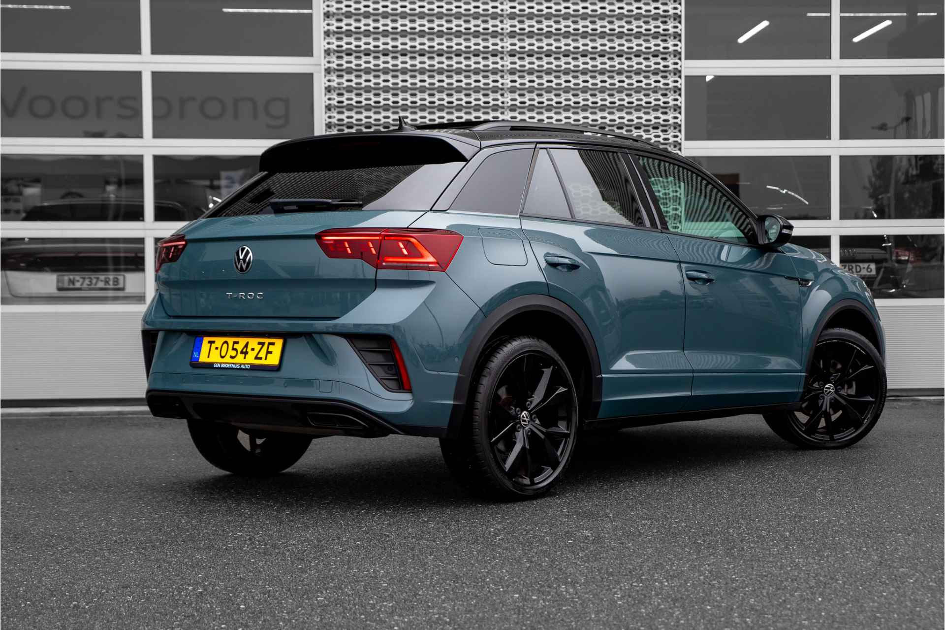 Volkswagen T-Roc R-Line Business 1.5 TSI 150 pk DSG | Panorama Dak | Camera | Beats Audio | - 3/35