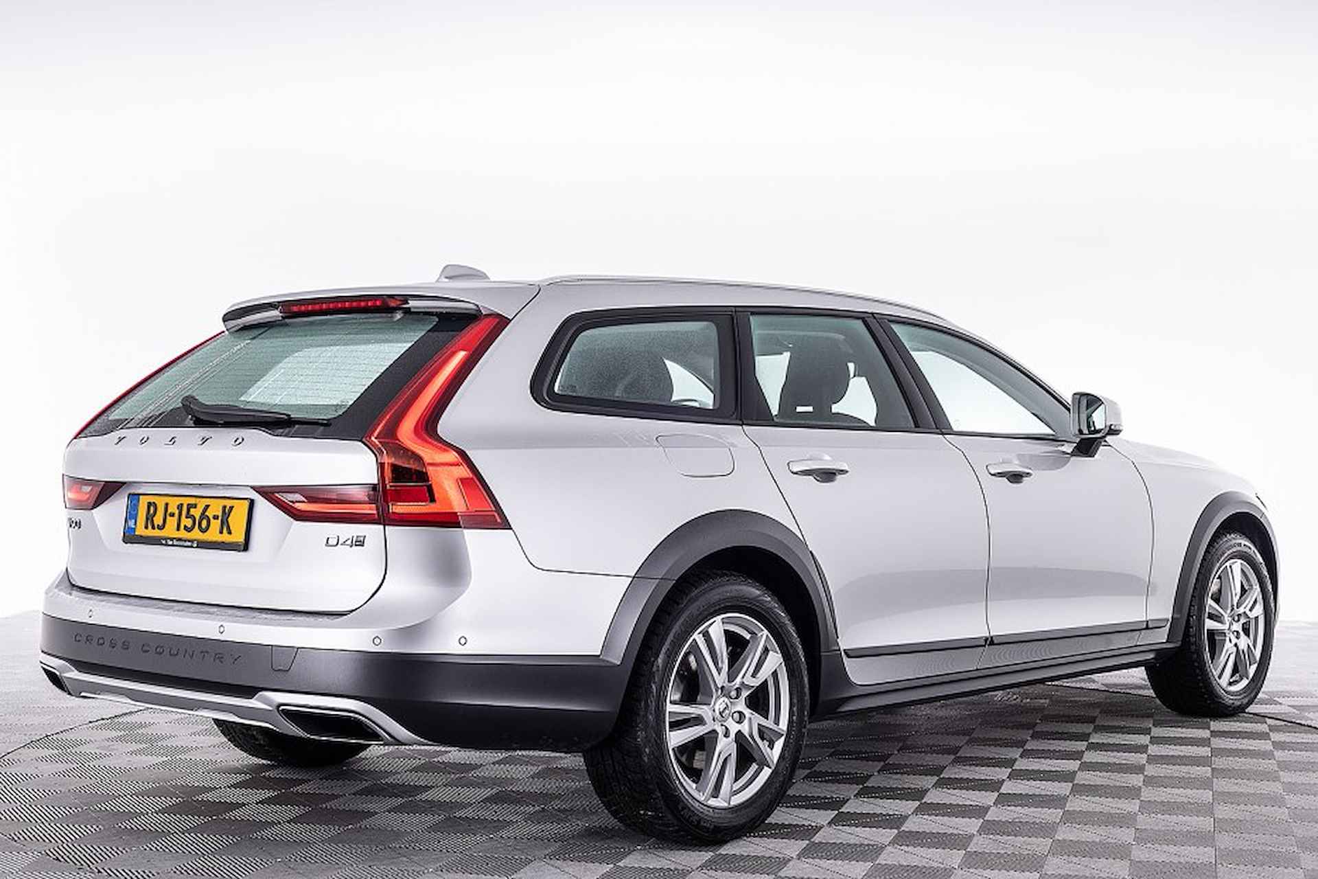 Volvo V90 Cross Country 2.0 D4 AWD | LEDER | PILOT ASSIST | Automaat ✅ 1e Eigenaar . - 24/29