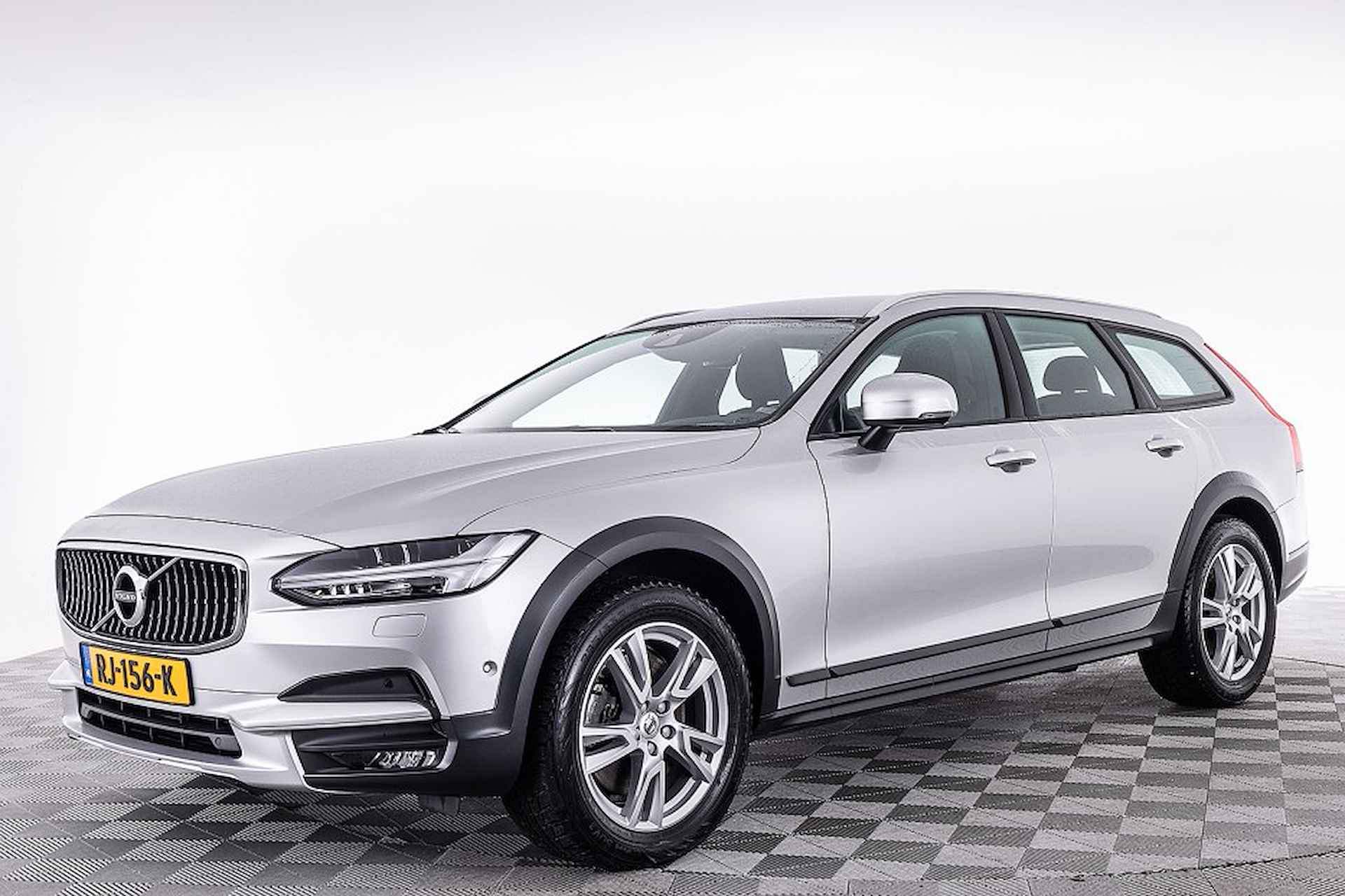 Volvo V90 Cross Country 2.0 D4 AWD | LEDER | PILOT ASSIST | Automaat ✅ 1e Eigenaar . - 25/29