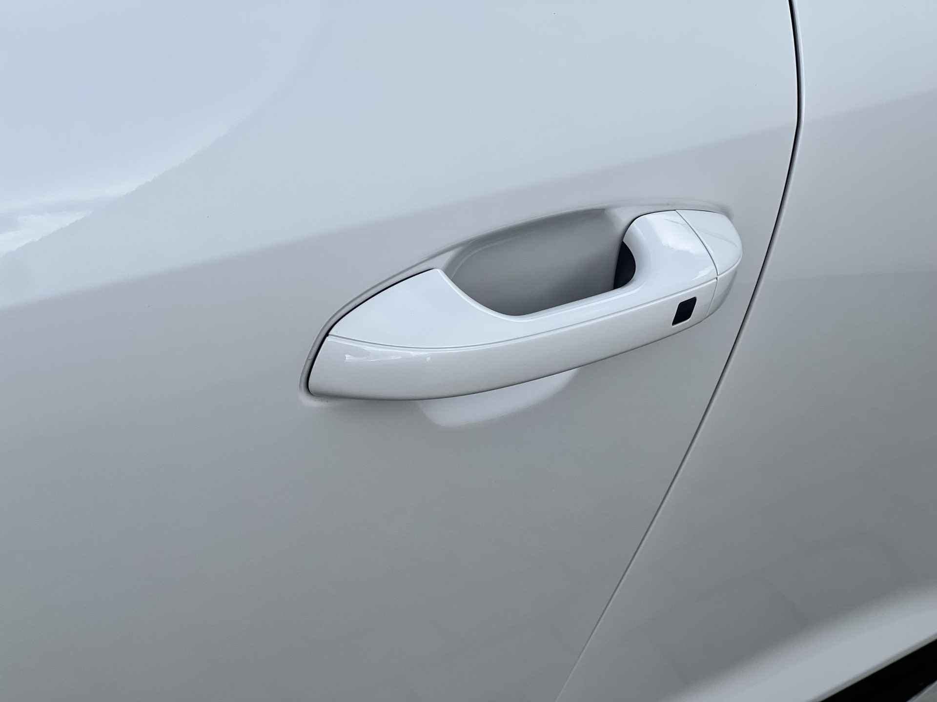 Kia Niro EV Edition Plus 64.8 kWh | Camera | Stoel- en stuurverwarming | Keyless Start & Entry | Apple-/Android Carplay - 5/44