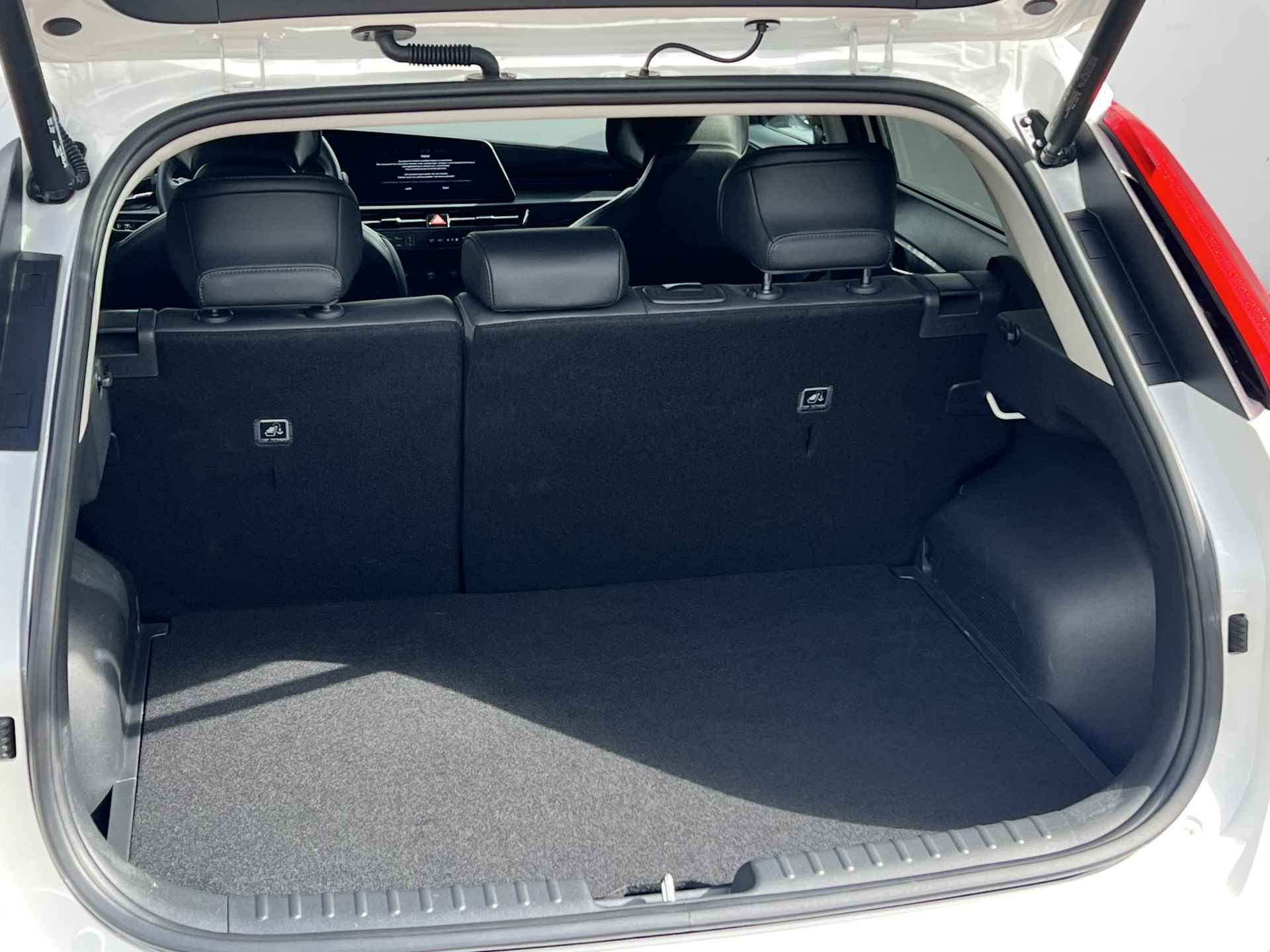 Kia Niro EV Edition Plus 64.8 kWh | Camera | Stoel- en stuurverwarming | Keyless Start & Entry | Apple-/Android Carplay - 12/44