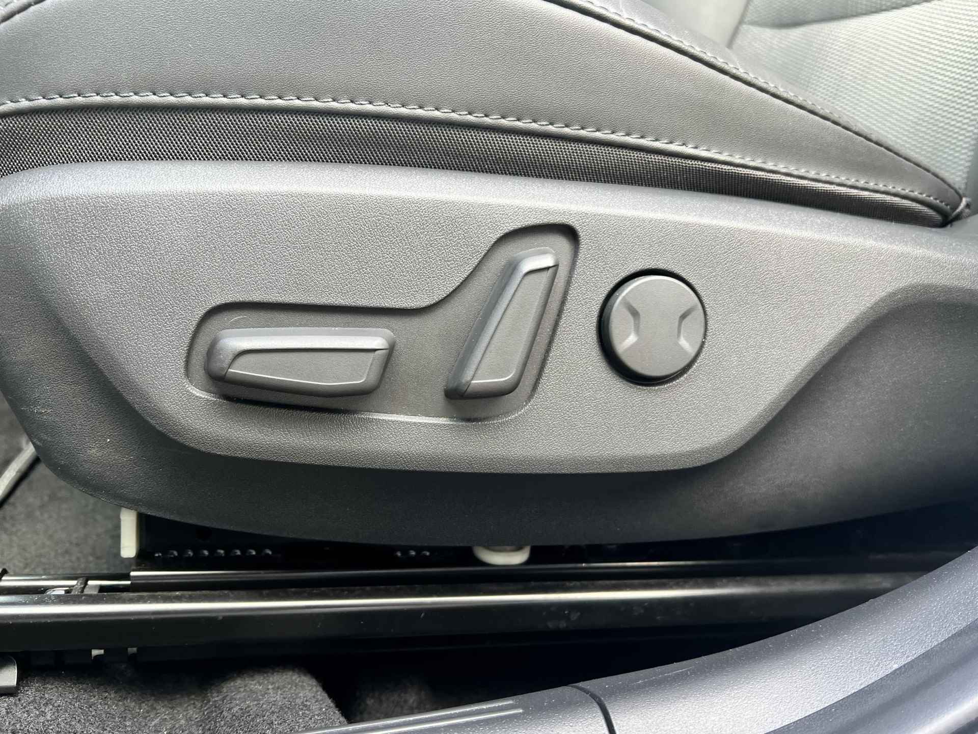 Kia Niro EV Edition Plus 64.8 kWh | Camera | Stoel- en stuurverwarming | Keyless Start & Entry | Apple-/Android Carplay - 24/44