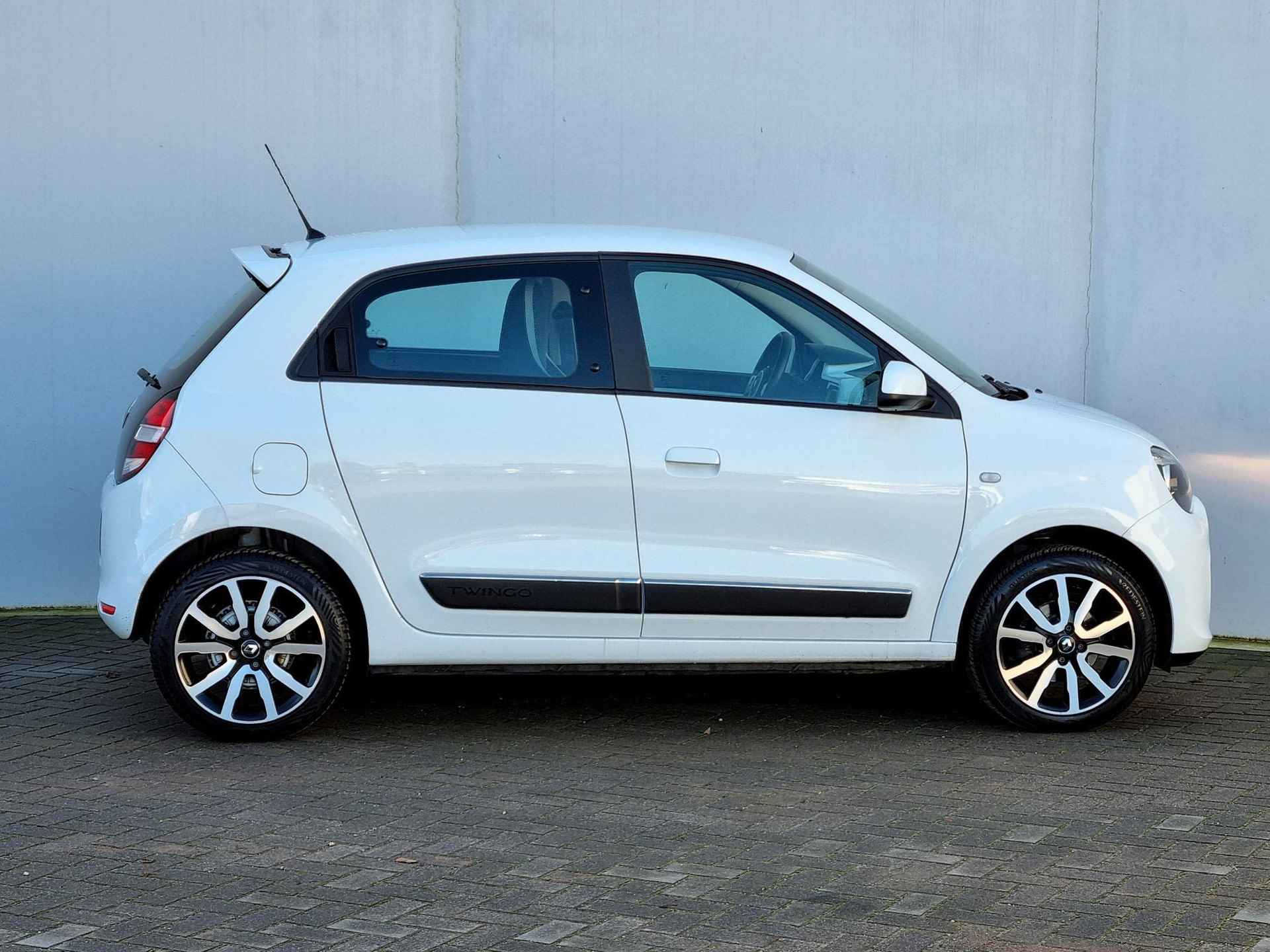 Renault Twingo 1.0 SCe Intens Automaat / All Season Banden / Navigatie / Achterruitrijcamera / Airco / Cruise Control / 16" Lichtmetalen Velgen - 16/40