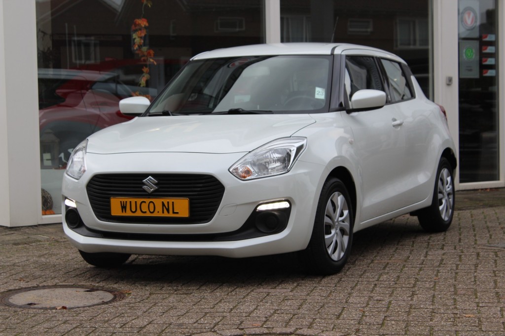 SUZUKI Swift 1.2 COMFORT SMART HYBIDE AIRCO CRUISE