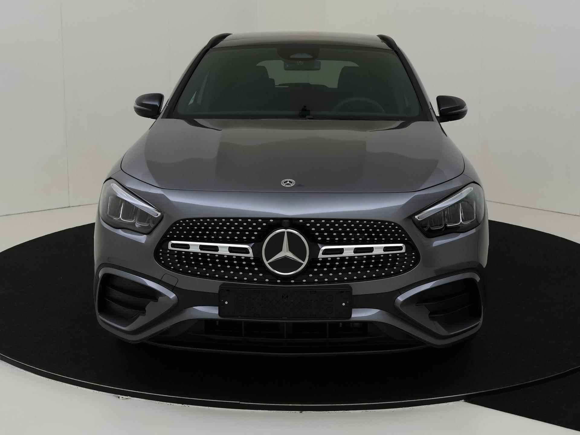 Mercedes-Benz GLA-klasse 180 Star Edition / AMG Line/ Night/ Panoramadak/ El. Trekhaak - 9/38