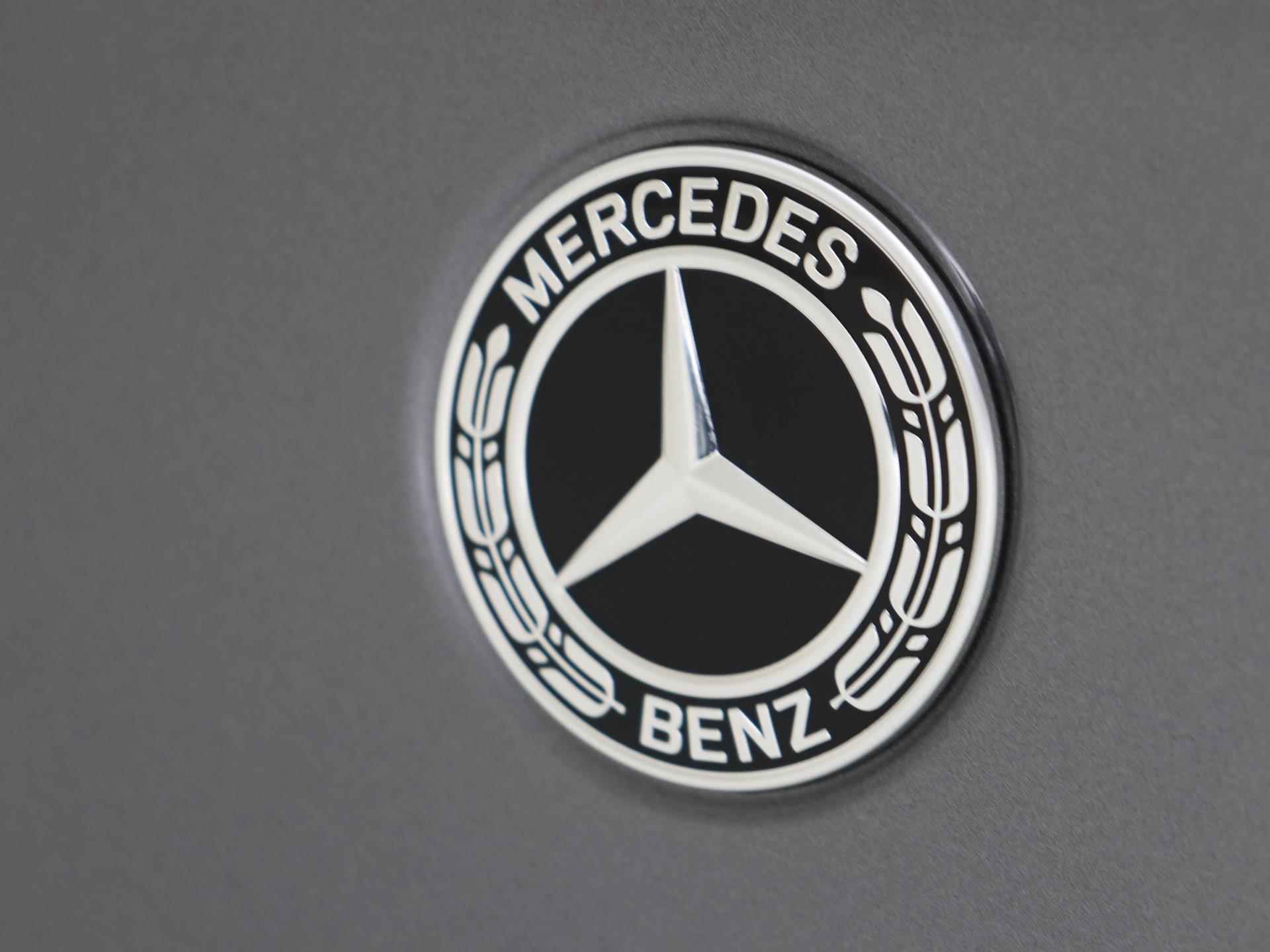 Mercedes-Benz GLA-klasse 180 Star Edition / AMG Line/ Night/ Panoramadak/ El. Trekhaak - 32/38