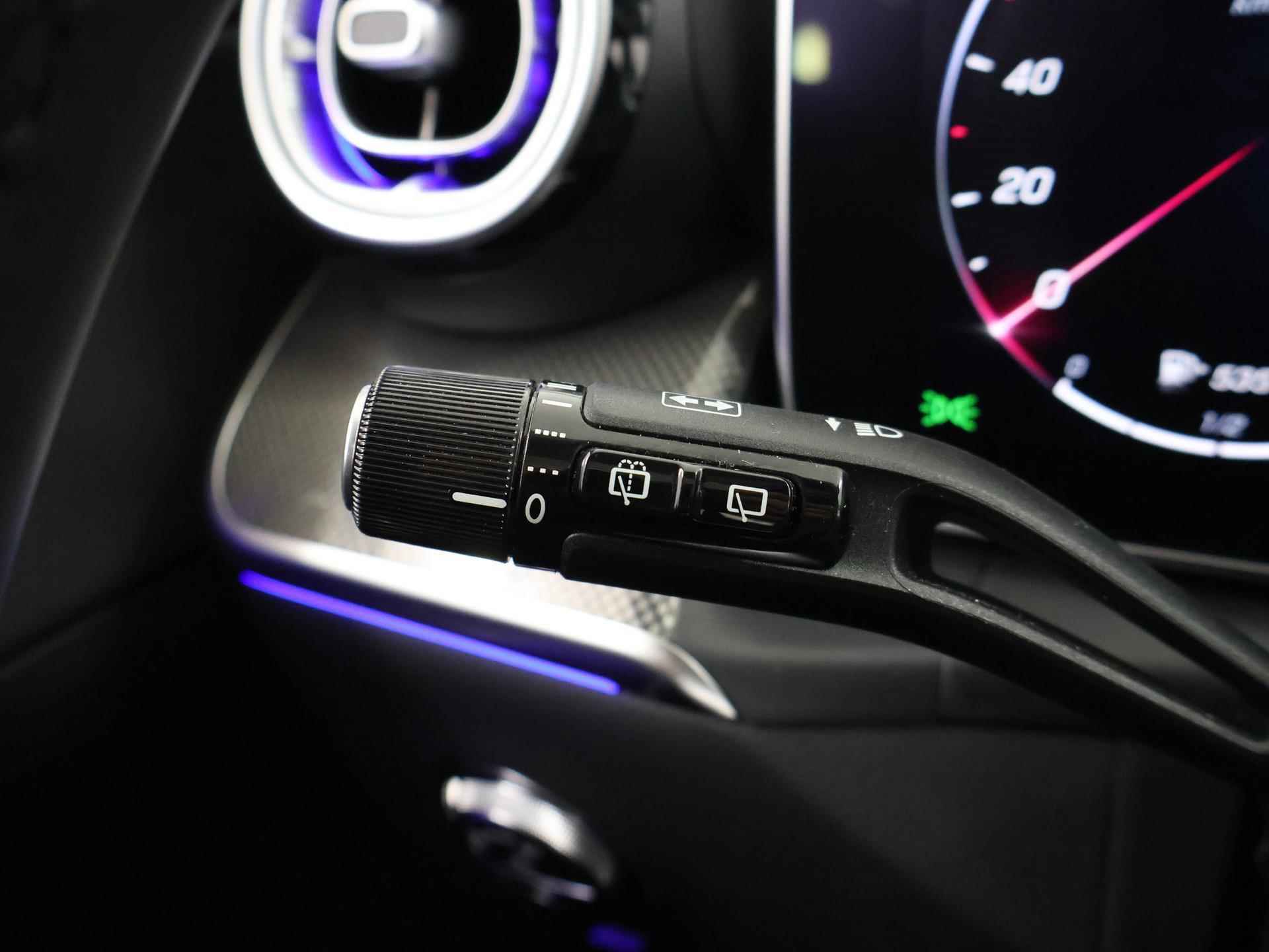 Mercedes-Benz GLC-klasse 300e 4MATIC AMG Line | Panoramadak | Trekhaak | Adaptieve cruise control | Keyless Go | 360 camera | Memory Pakket | Digital light koplampen - 36/52