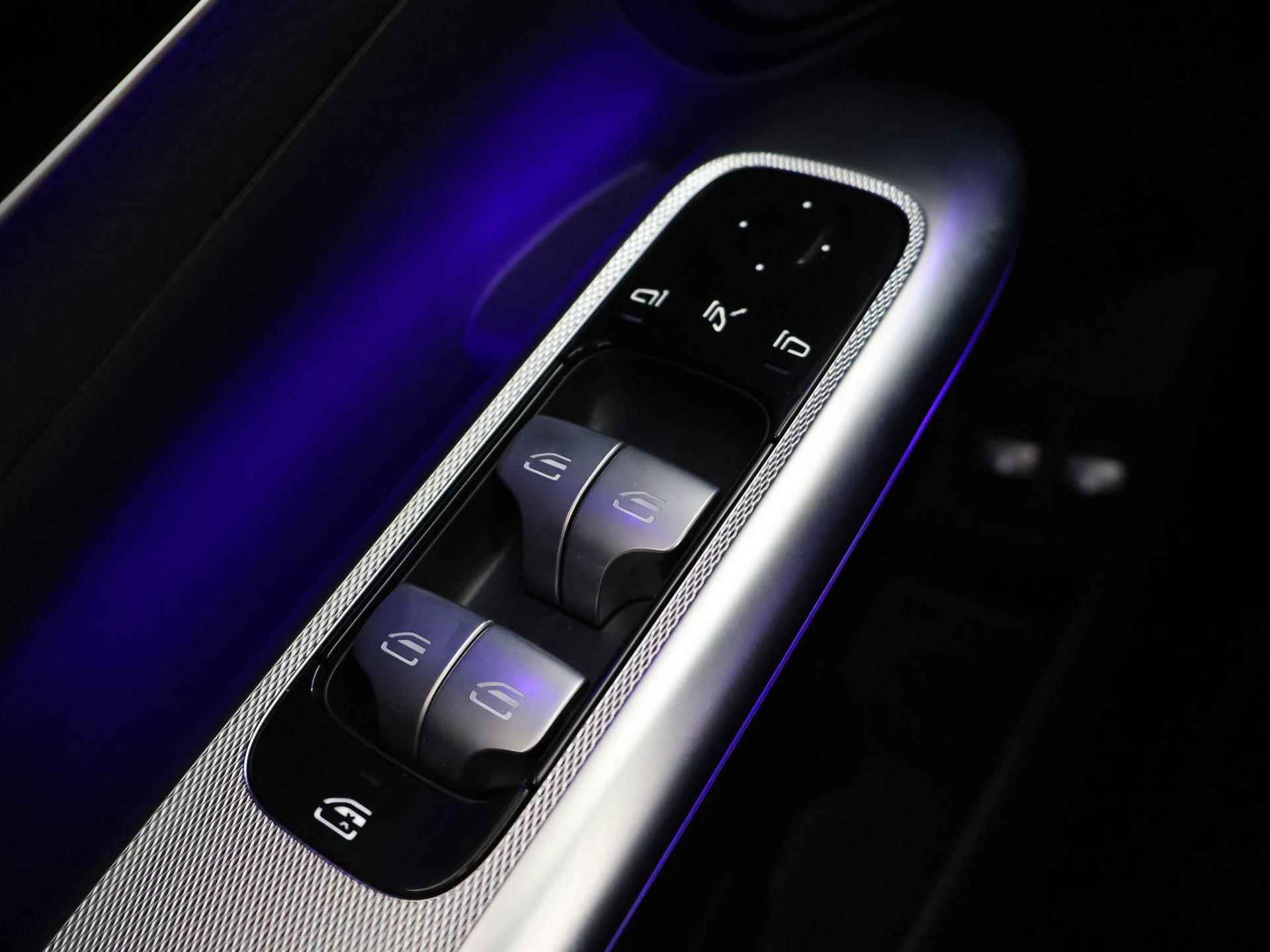 Mercedes-Benz GLC-klasse 300e 4MATIC AMG Line | Panoramadak | Trekhaak | Adaptieve cruise control | Keyless Go | 360 camera | Memory Pakket | Digital light koplampen - 40/52