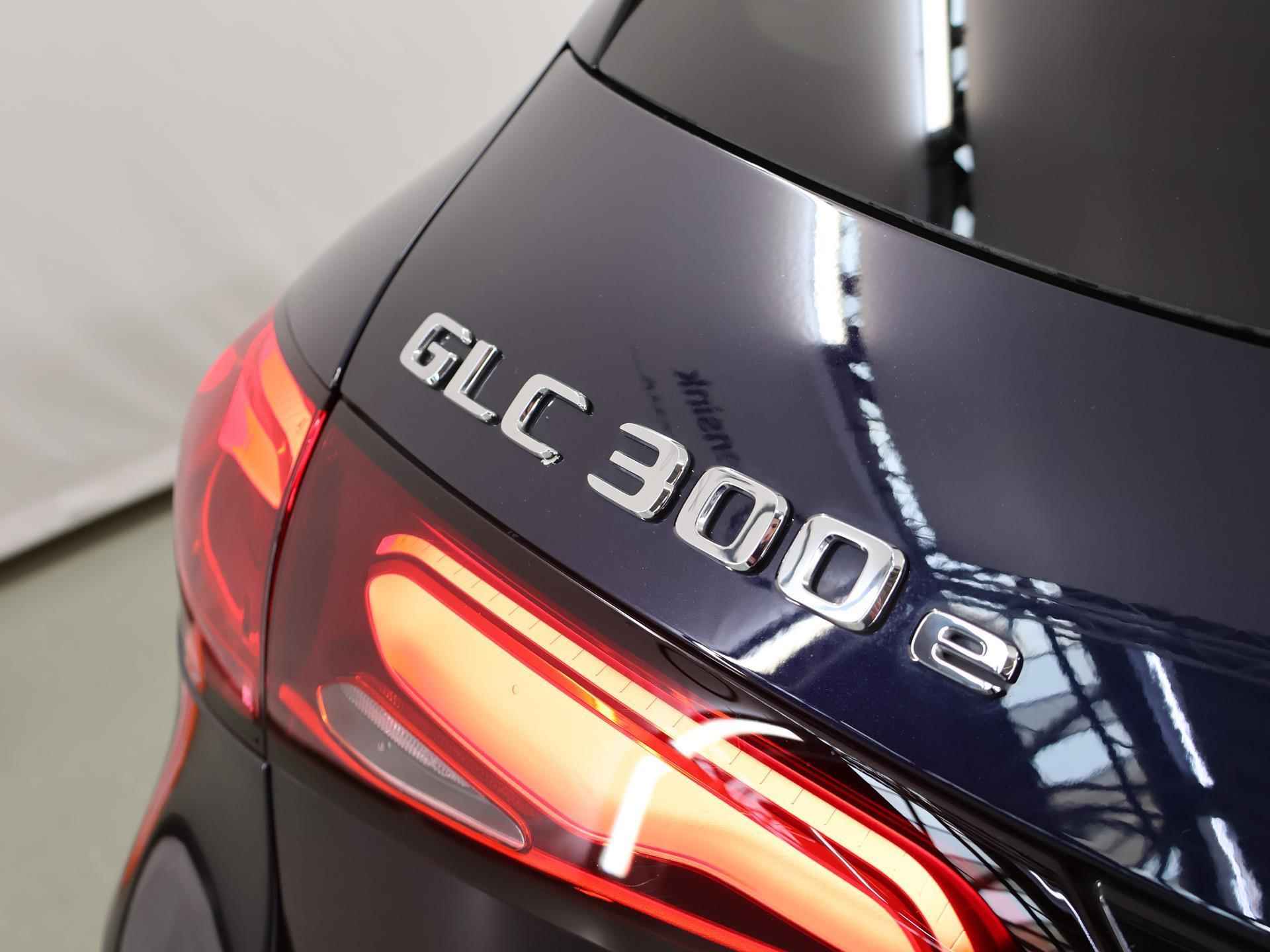 Mercedes-Benz GLC-klasse 300e 4MATIC AMG Line | Panoramadak | Trekhaak | Adaptieve cruise control | Keyless Go | 360 camera | Memory Pakket | Digital light koplampen - 48/52