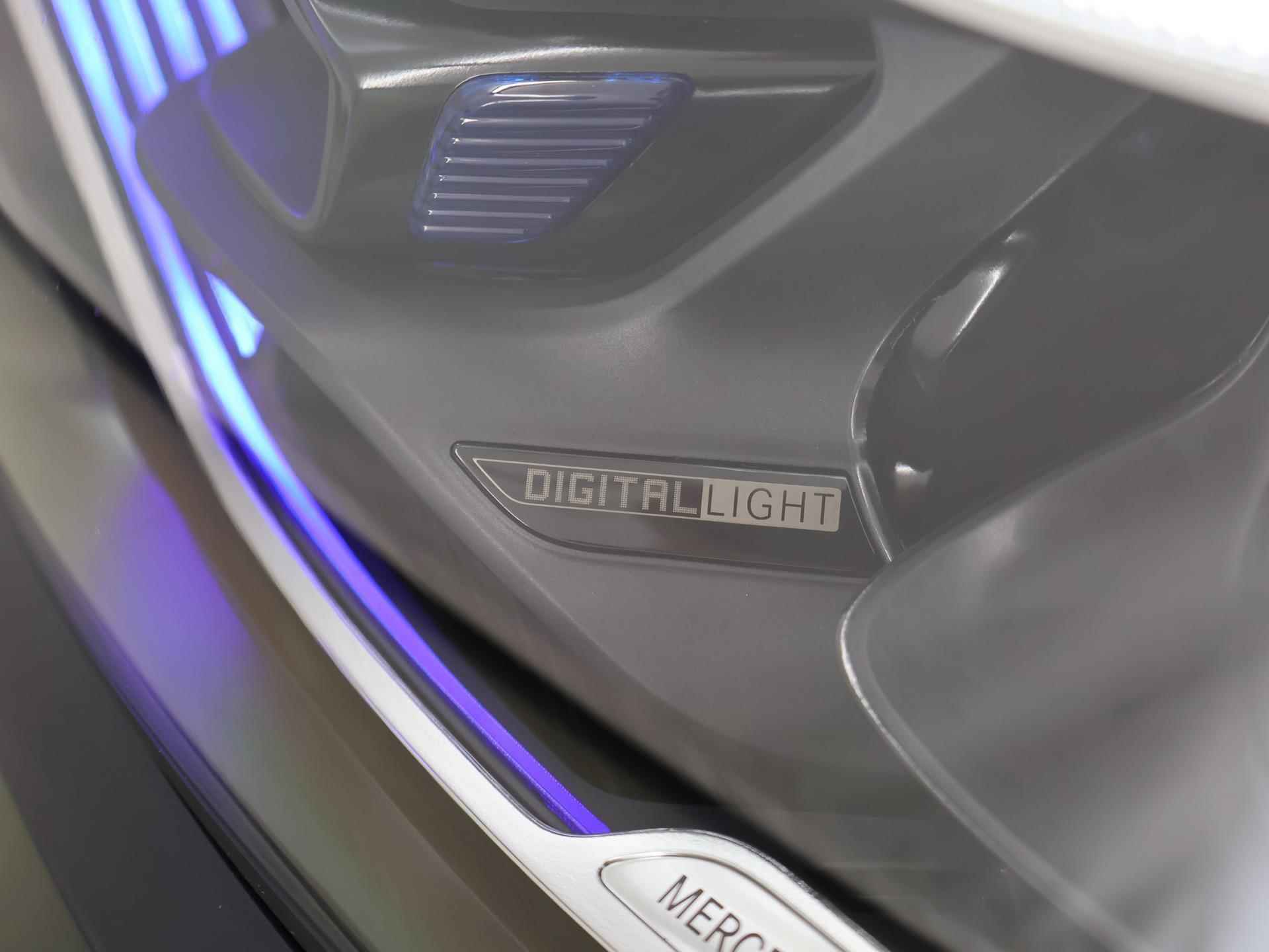 Mercedes-Benz GLC-klasse 300e 4MATIC AMG Line | Panoramadak | Trekhaak | Adaptieve cruise control | Keyless Go | 360 camera | Memory Pakket | Digital light koplampen - 49/52