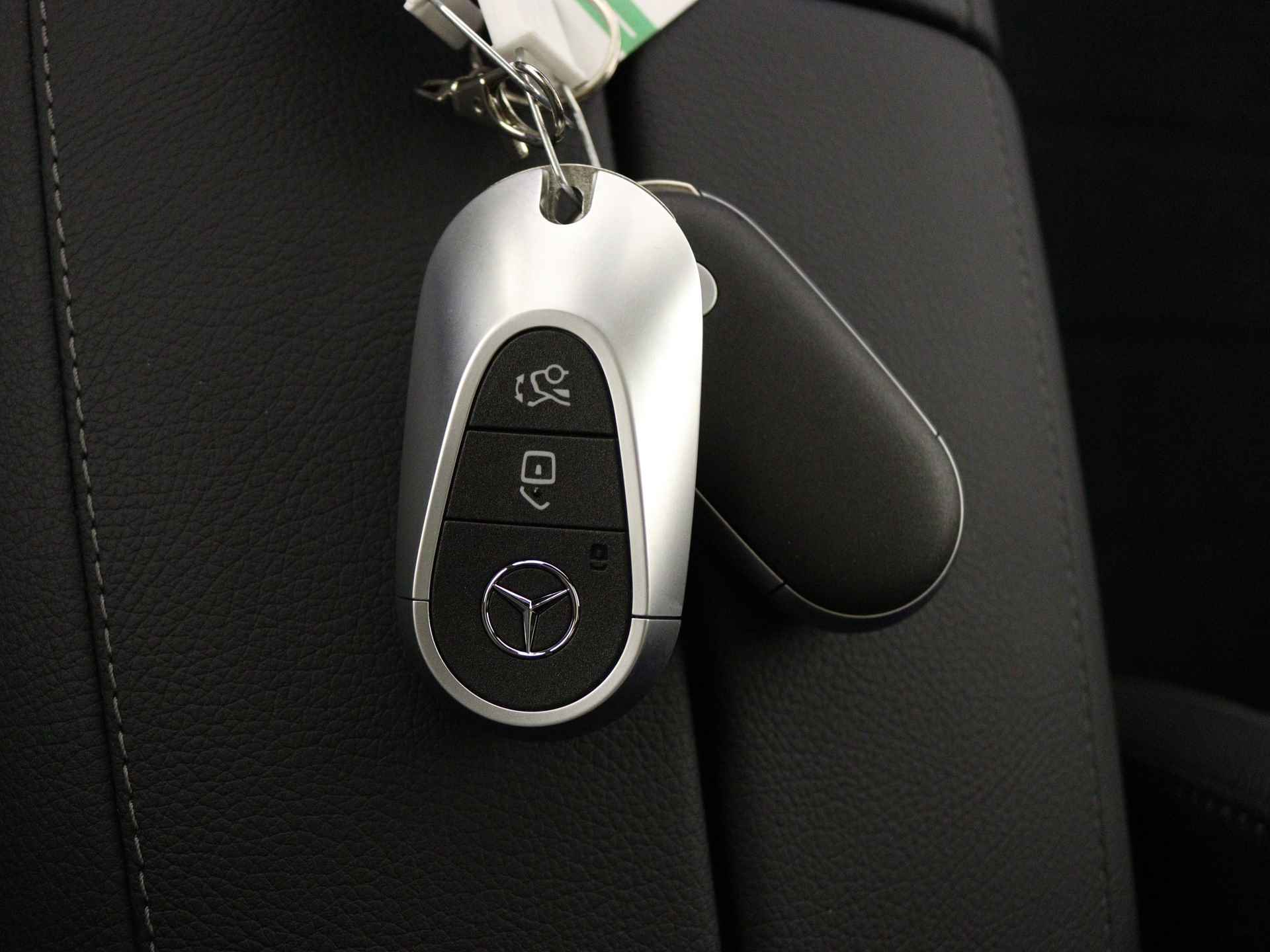 Mercedes-Benz EQE SUV 350 4Matic AMG Line | Memorypakket | Smartphone-integratie | Rij-assistentiepakket Plus | Panoramaschuifdak  | Burmester® 3D-Surround sound system | USB-pakket plus | Parkeerpakket met 360°-camera | - 12/38