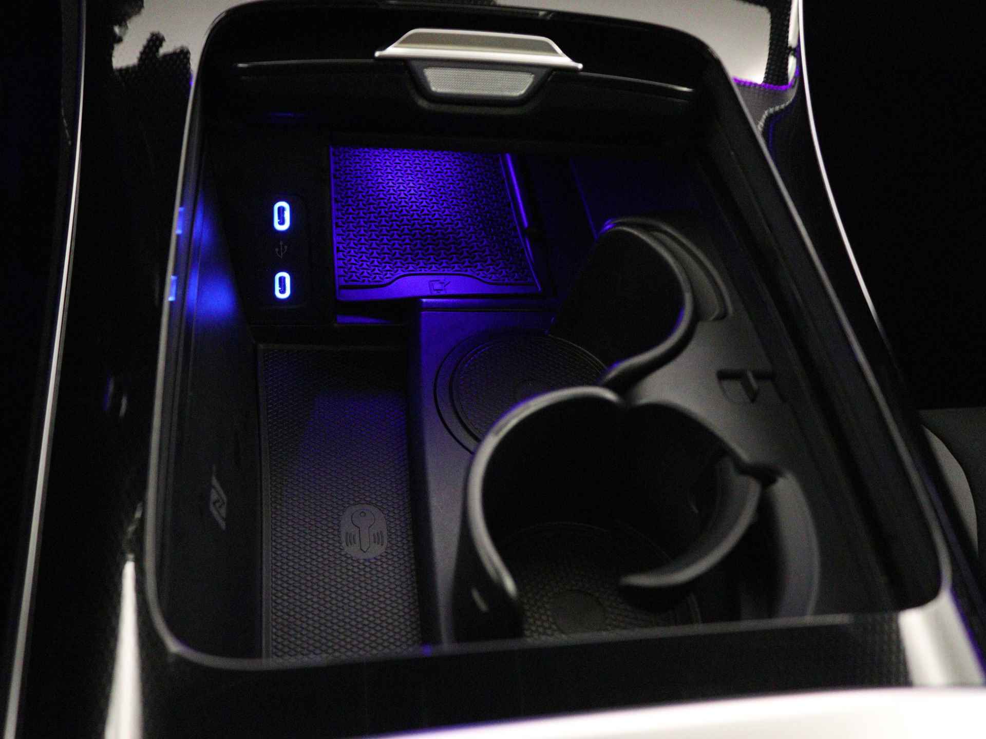 Mercedes-Benz EQE SUV 350 4Matic AMG Line | Memorypakket | Smartphone-integratie | Rij-assistentiepakket Plus | Panoramaschuifdak  | Burmester® 3D-Surround sound system | USB-pakket plus | Parkeerpakket met 360°-camera | - 30/38