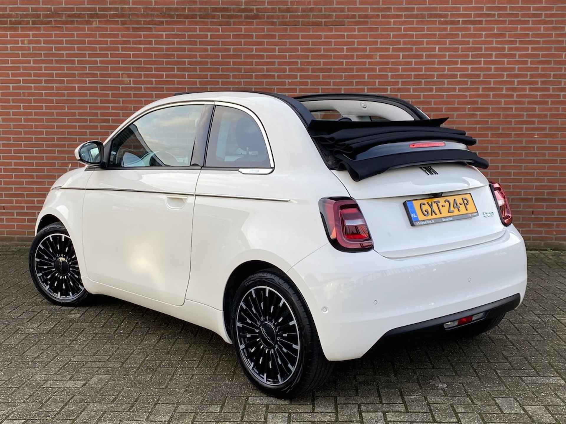 FIAT 500e CABRIO ICON 42 KWH LED STOELVW PDC CAMERA CRUISE NAV CLIMA LMV - 4/25