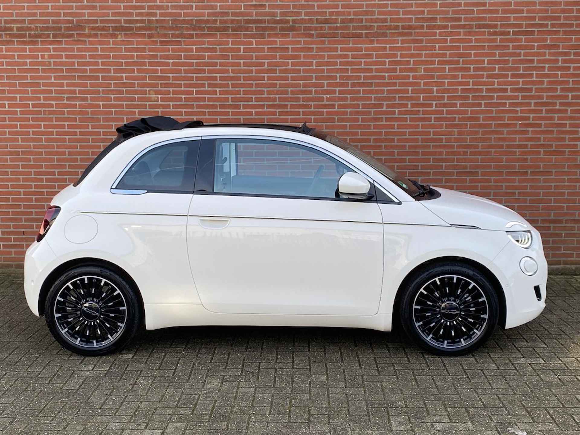 FIAT 500e CABRIO ICON 42 KWH LED STOELVW PDC CAMERA CRUISE NAV CLIMA LMV - 22/25