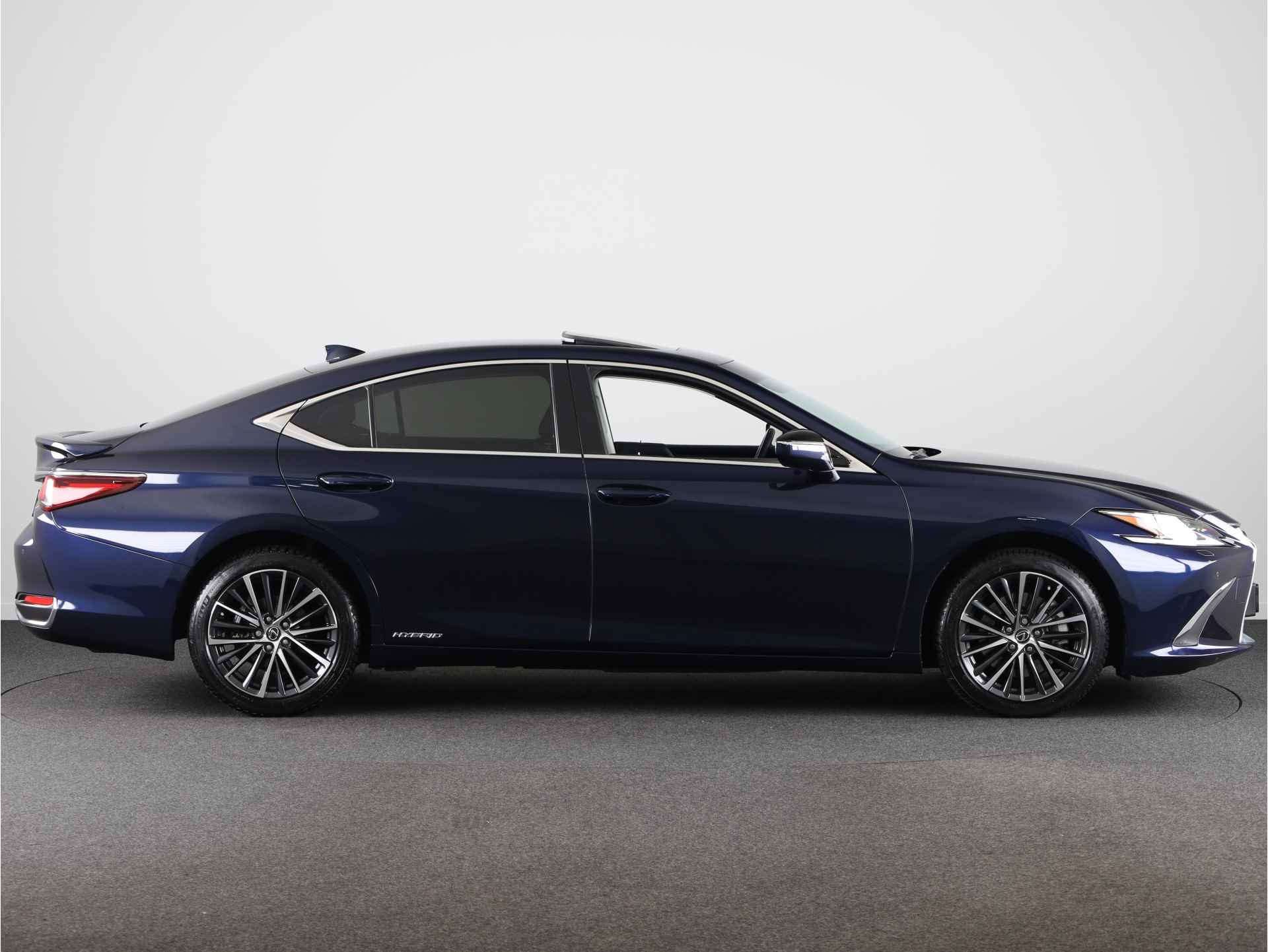 Lexus ES 300h Business Line | Schuif/kanteldak | Parkeercamera | Parkeersensoren | Stoel en stuurwiel verwarmd | - 15/41