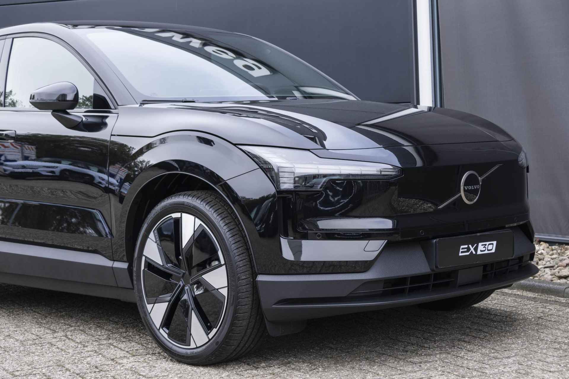 Volvo EX30 Single Motor Extended Range Plus 69 kWh | Gratis Laadpaal | Harman Kardon Premium Audio | Pilot Assist | Keyless Entry | Donker Getint Glas - 5/36