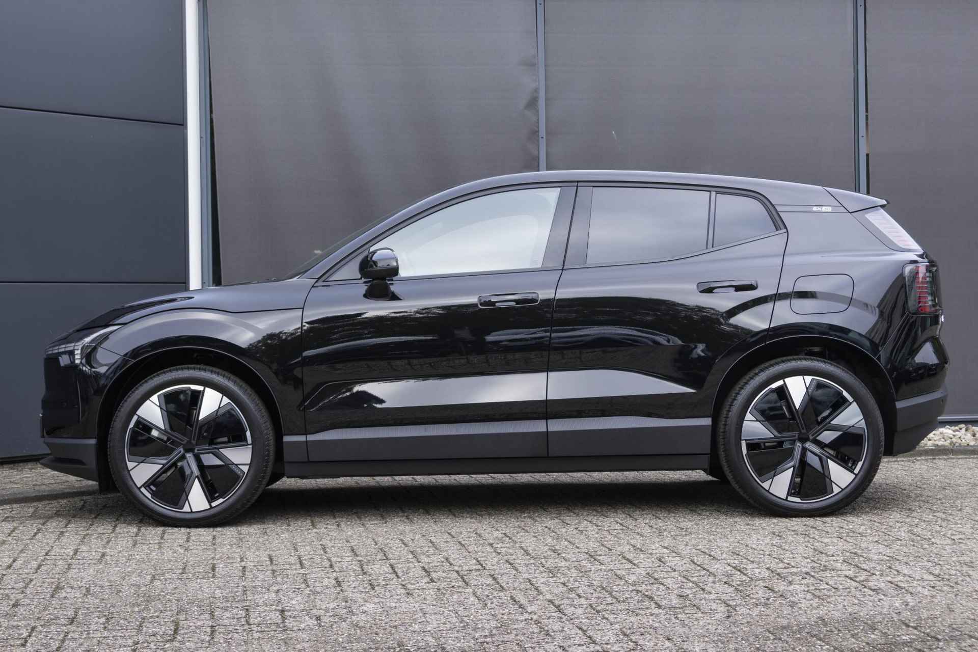 Volvo EX30 Single Motor Extended Range Plus 69 kWh | Gratis Laadpaal | Harman Kardon Premium Audio | Pilot Assist | Keyless Entry | Donker Getint Glas - 8/36