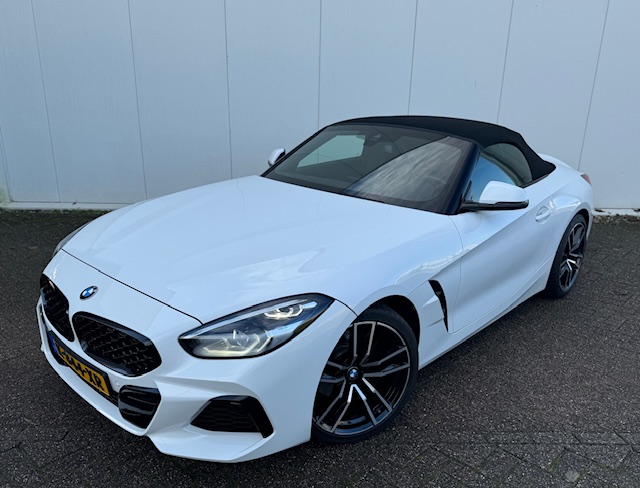 BMW Z4 Roadster sDrive20i High Executive M-sport M-sport , 19" 255 V 275 A , Harman-Kardon , Sportuitlaatsysteem , BMW LED light , Stuur&stoelverwarming , Sfeerverlichting , PTS voor en achter