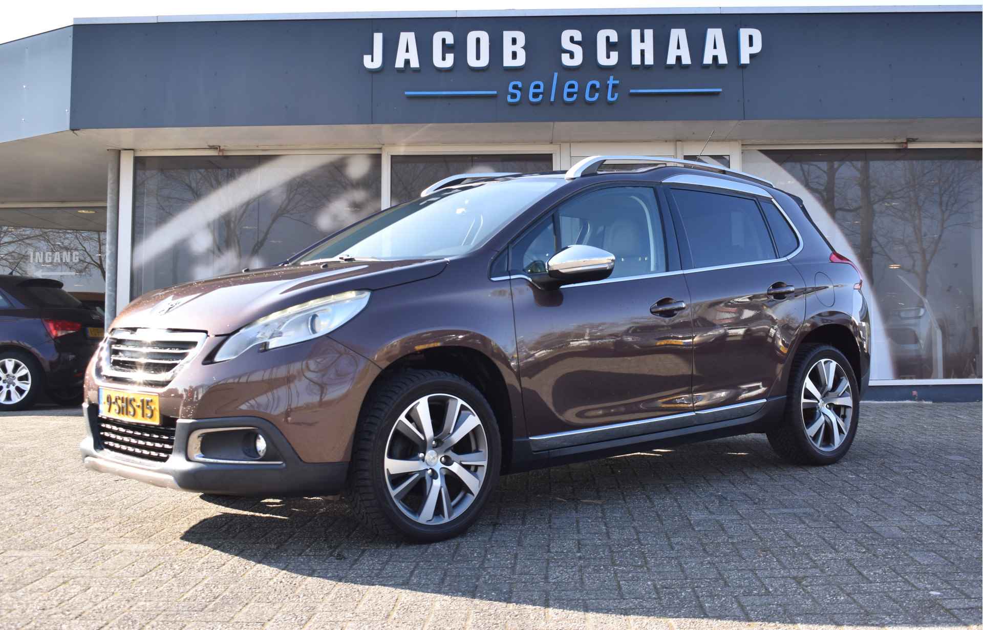 Peugeot 2008 1.6 VTi Féline / Panoramadak / Navigatie / Trekhaak / 17" LM