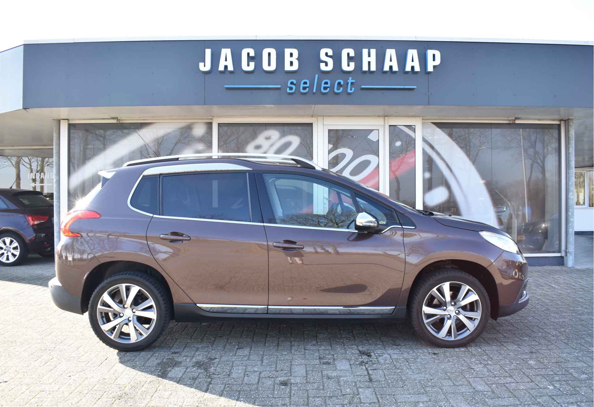 Peugeot 2008 1.6 VTi Féline / Panoramadak / Navigatie / Trekhaak / 17" LM - 9/35