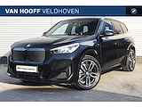 BMW iX1 xDrive30 M Sport Automaat / Panoramadak / Sportstoelen / Adaptief M Onderstel / Parking Assistant / Memory Seats / Stuurverwarming / Harman-Kardon