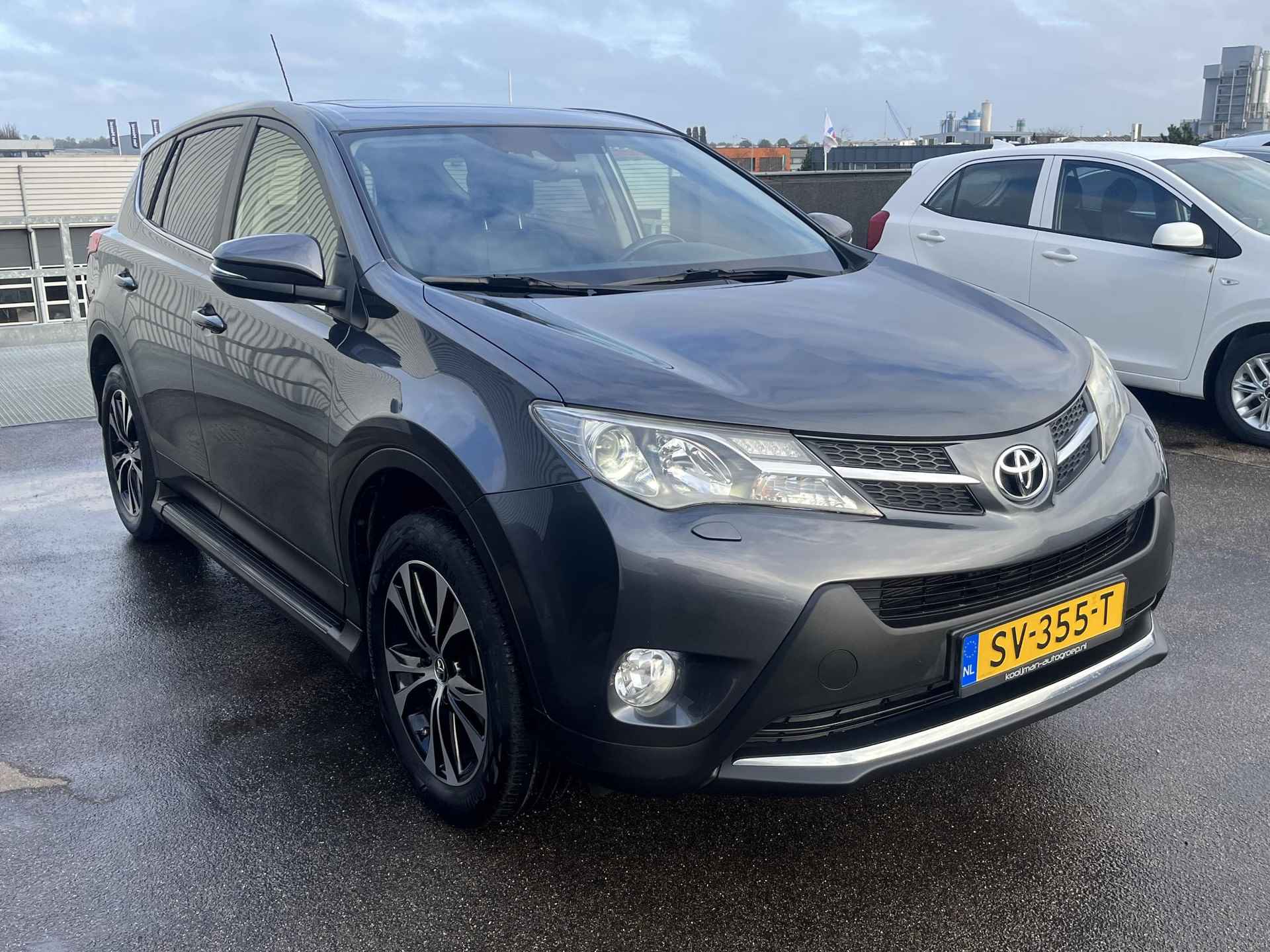 Toyota RAV4 2.0D Executive Business 4WD Schuif/kanteldak, Trekhaak, Dodehoekdetectie, Navigatie, Nieuw geleverd en dealeronderhouden, JBL, LMV, Stoelverwarming, Lederen bekleding - 12/59