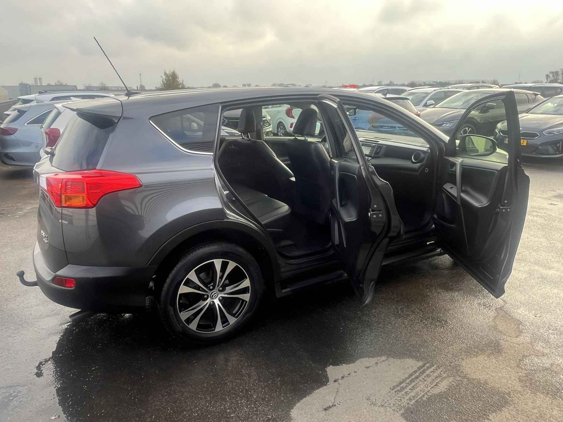 Toyota RAV4 2.0D Executive Business 4WD Schuif/kanteldak, Trekhaak, Dodehoekdetectie, Navigatie, Nieuw geleverd en dealeronderhouden, JBL, LMV, Stoelverwarming, Lederen bekleding - 13/59