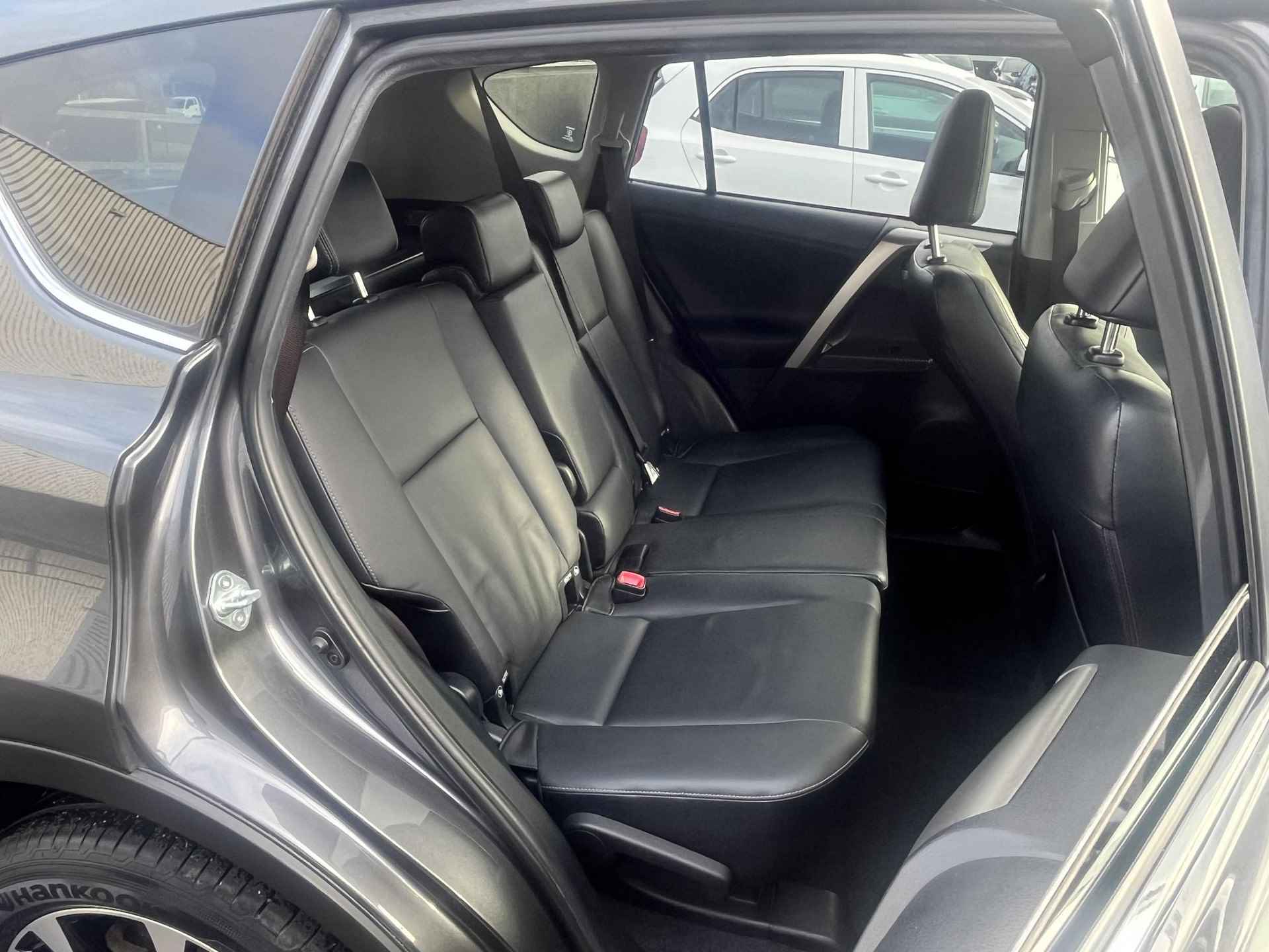 Toyota RAV4 2.0D Executive Business 4WD Schuif/kanteldak, Trekhaak, Dodehoekdetectie, Navigatie, Nieuw geleverd en dealeronderhouden, JBL, LMV, Stoelverwarming, Lederen bekleding - 14/59