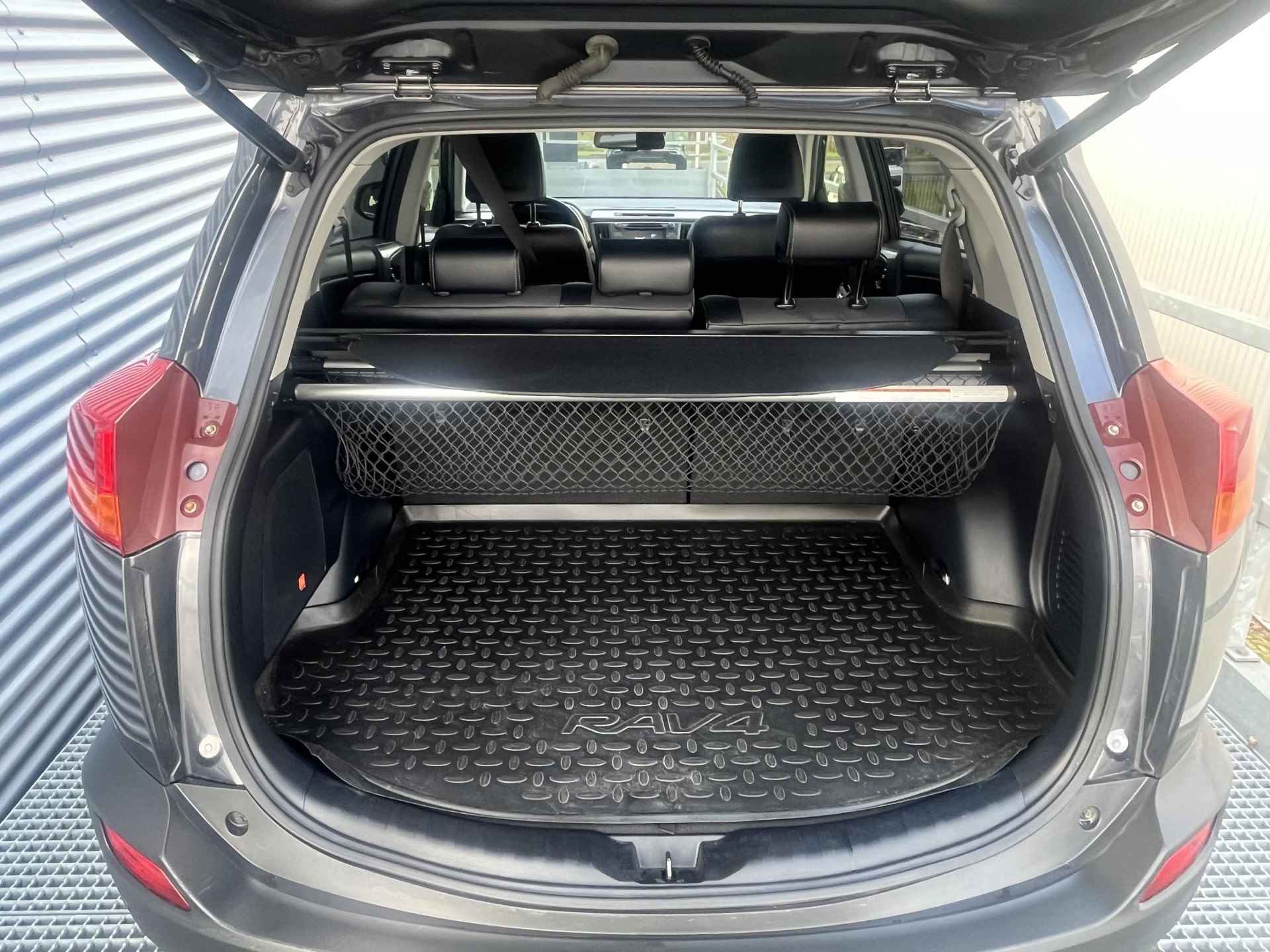 Toyota RAV4 2.0D Executive Business 4WD Schuif/kanteldak, Trekhaak, Dodehoekdetectie, Navigatie, Nieuw geleverd en dealeronderhouden, JBL, LMV, Stoelverwarming, Lederen bekleding - 25/59