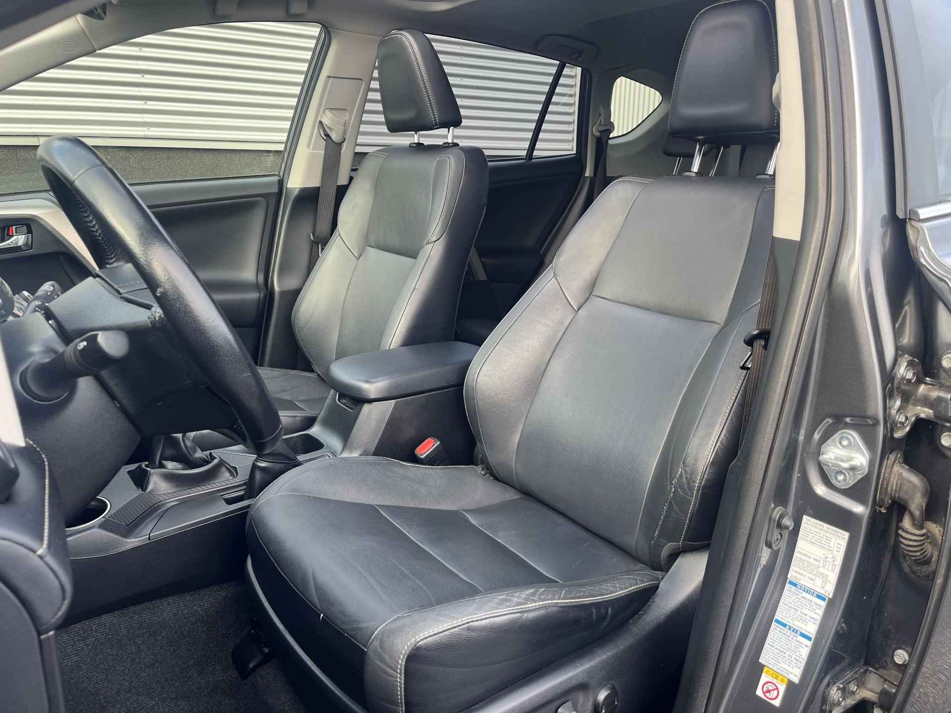 Toyota RAV4 2.0D Executive Business 4WD Schuif/kanteldak, Trekhaak, Dodehoekdetectie, Navigatie, Nieuw geleverd en dealeronderhouden, JBL, LMV, Stoelverwarming, Lederen bekleding - 31/59