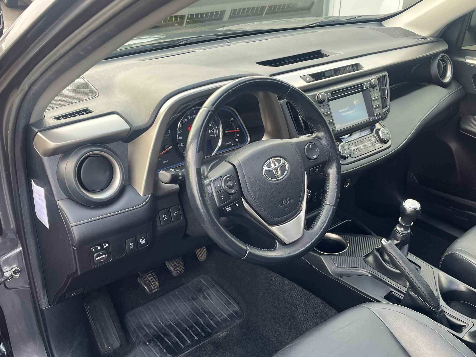 Toyota RAV4 2.0D Executive Business 4WD Schuif/kanteldak, Trekhaak, Dodehoekdetectie, Navigatie, Nieuw geleverd en dealeronderhouden, JBL, LMV, Stoelverwarming, Lederen bekleding - 34/59