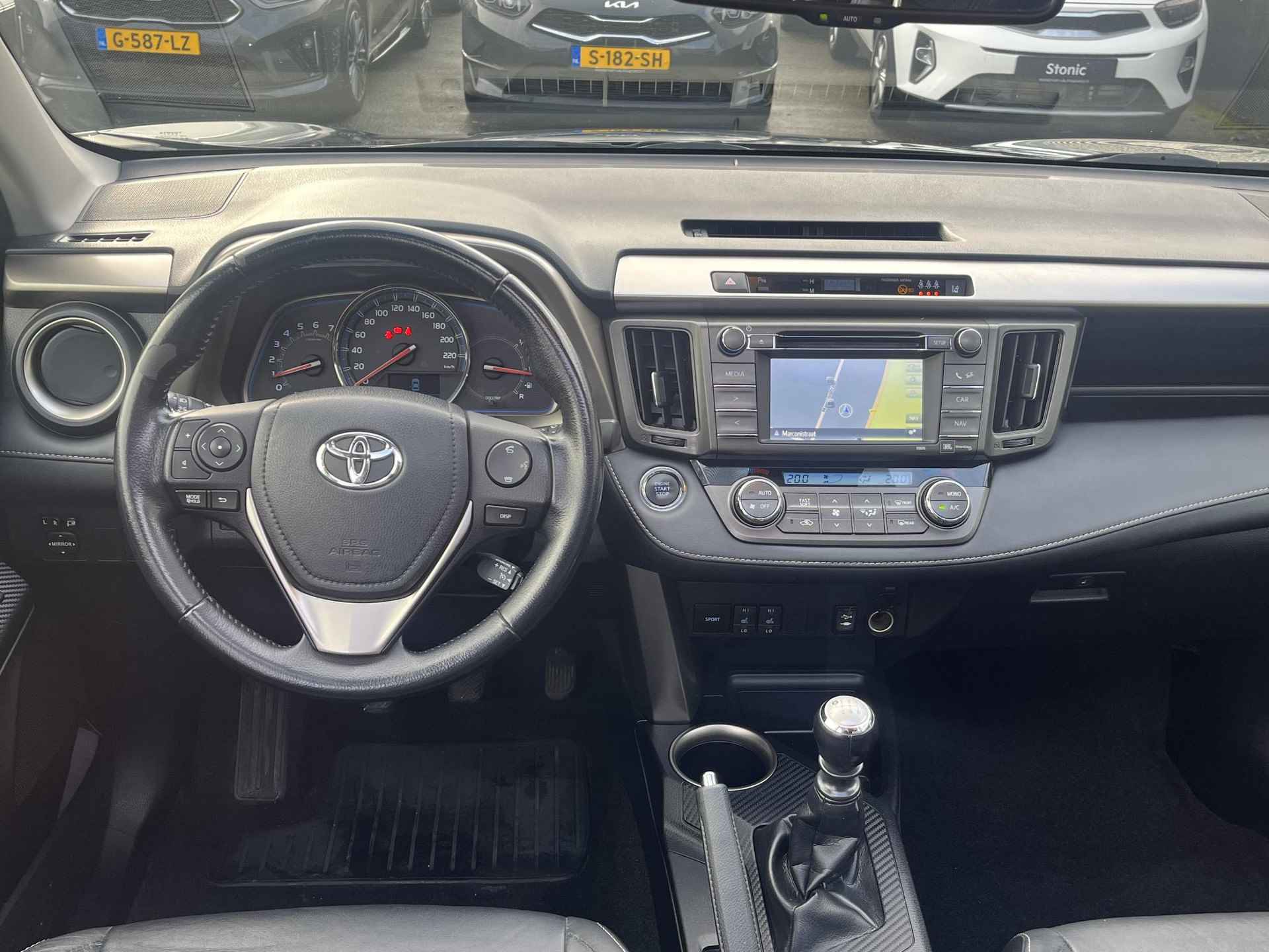 Toyota RAV4 2.0D Executive Business 4WD Schuif/kanteldak, Trekhaak, Dodehoekdetectie, Navigatie, Nieuw geleverd en dealeronderhouden, JBL, LMV, Stoelverwarming, Lederen bekleding - 35/59