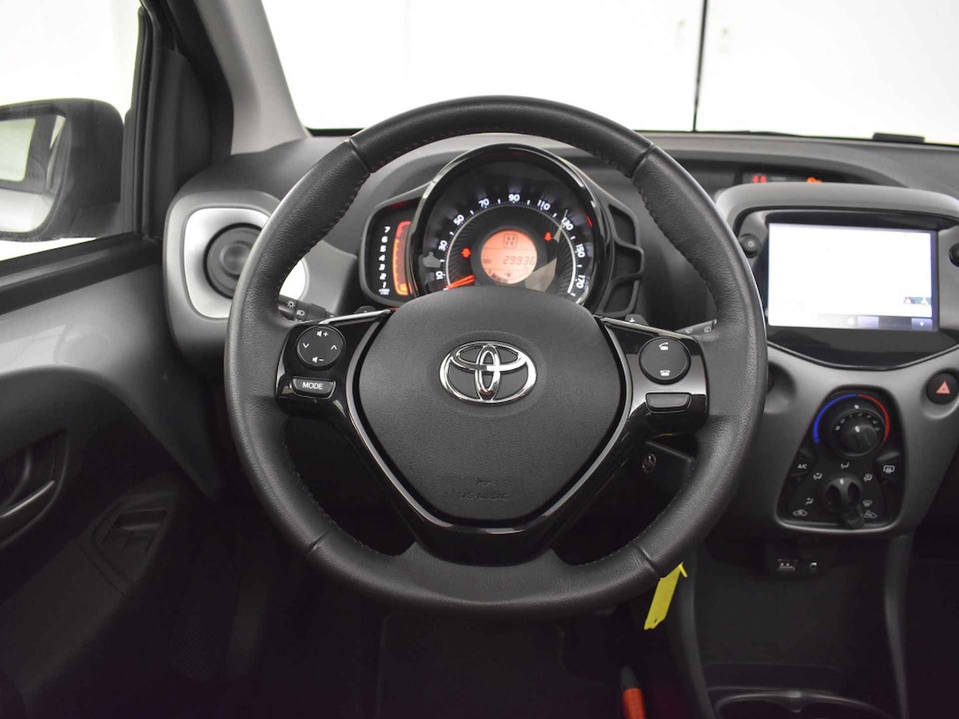 Toyota Aygo | Private lease vanaf € 320,-  1.0 VVT-i x-play Cabrio Automaat | Navigatie | Camera - 5/26