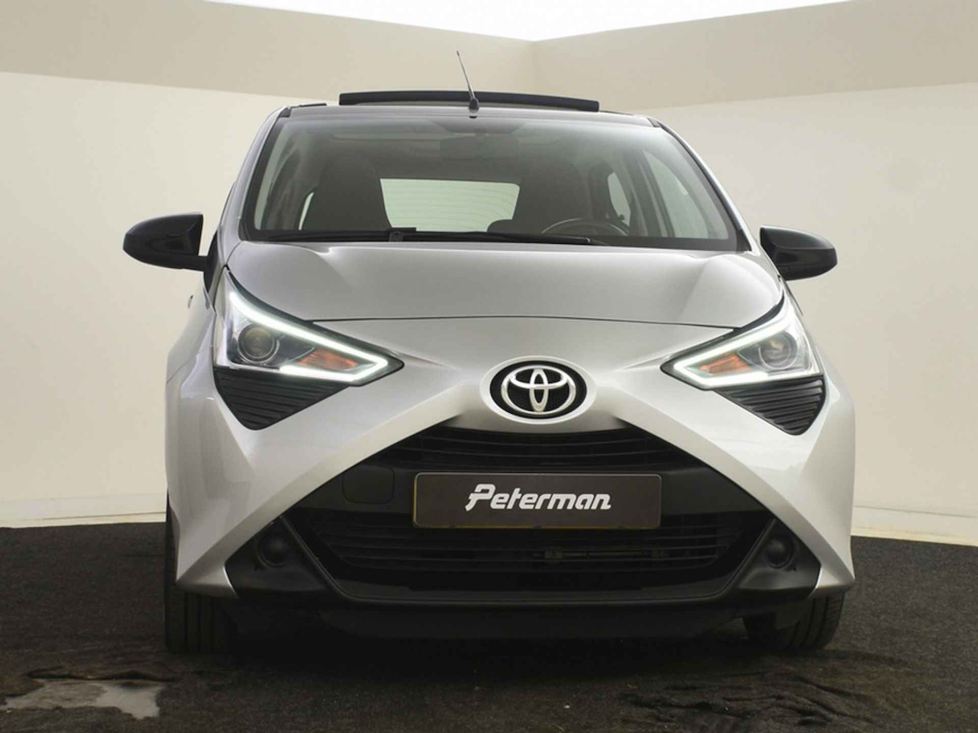 Toyota Aygo | Private lease vanaf € 320,-  1.0 VVT-i x-play Cabrio Automaat | Navigatie | Camera - 6/26