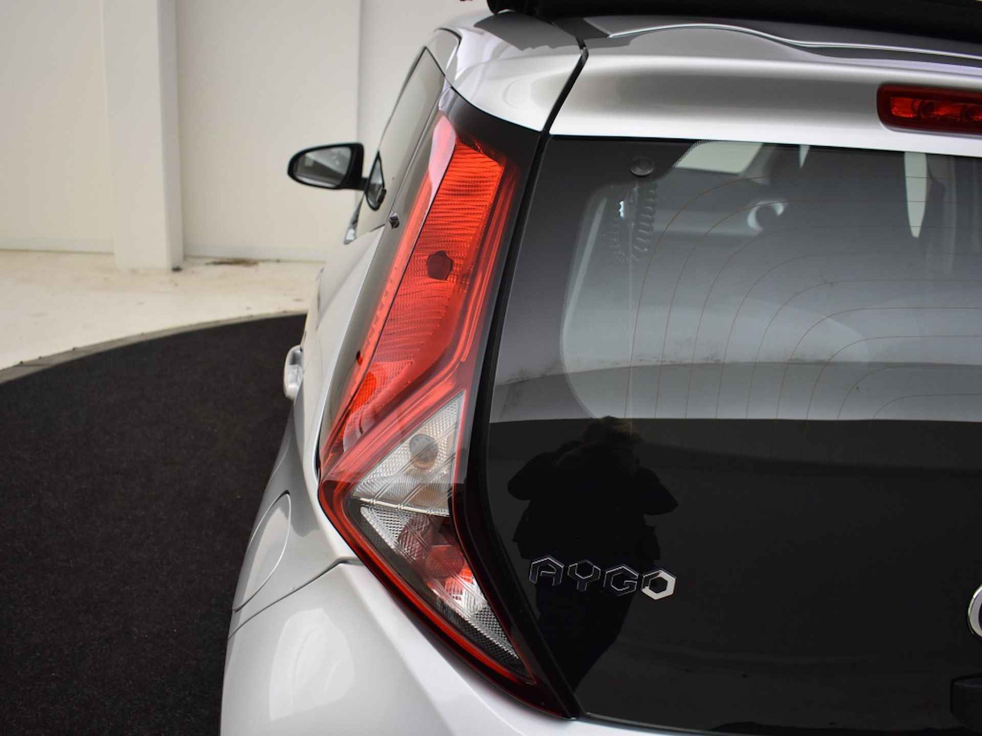 Toyota Aygo | Private lease vanaf € 320,-  1.0 VVT-i x-play Cabrio Automaat | Navigatie | Camera - 13/26