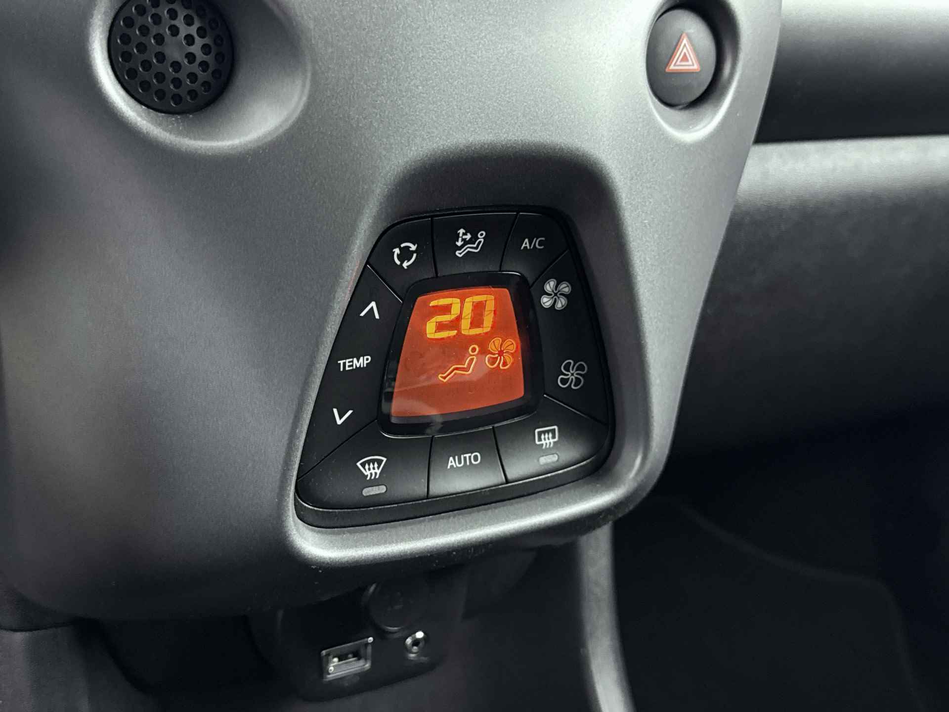 Toyota Aygo 1.0 VVT-i x-joy | Climate Control | LM velgen | Apple Carplay/Android Auto | - 10/39