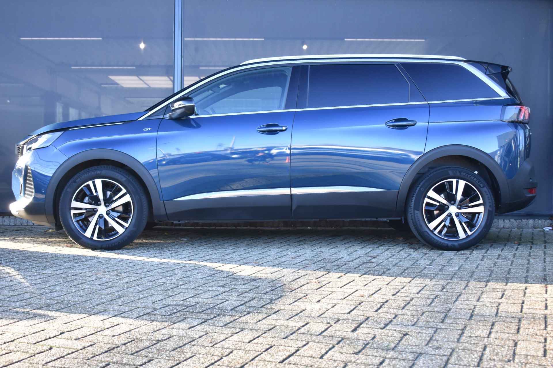 Peugeot 5008 1.2 PureTech GT 130pk Automaat | Adaptive Cruise | Leder/Alcantara | Navigatie | Achteruitrijcamera | Climate Control | Full-LED - 4/42