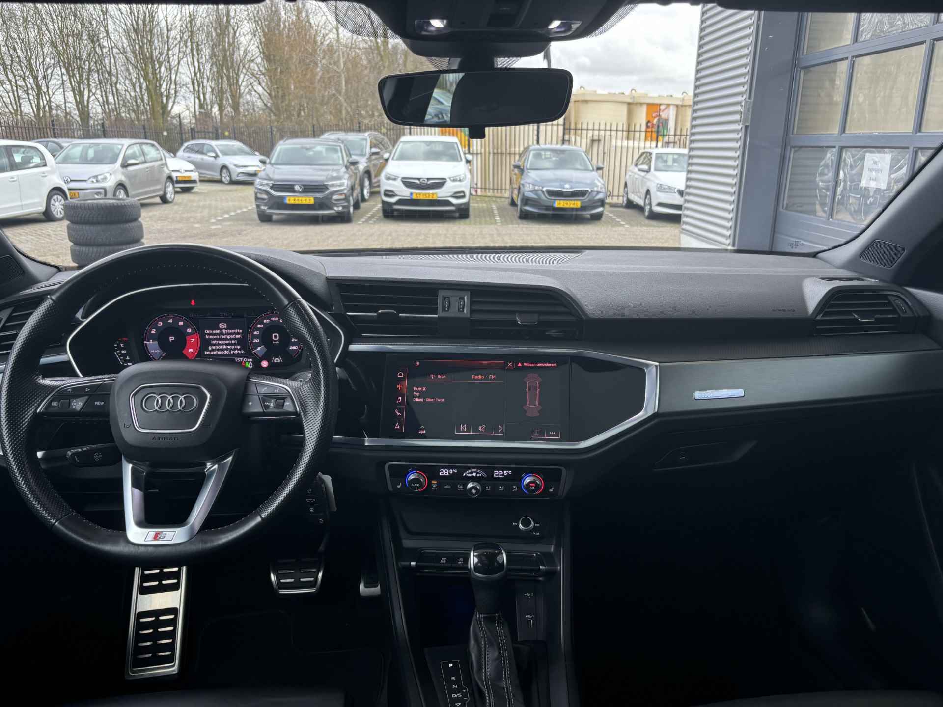 Audi Q3 35 TFSI S edition AUT/ Metallic/ Digitale Cockpit/ / Led/ Panoramadak/ S Line int. + ext. / Leer/ Elec. K./ Clima/ Navi/ Parkeersensor  A/ 18 lmv/ - 5/35