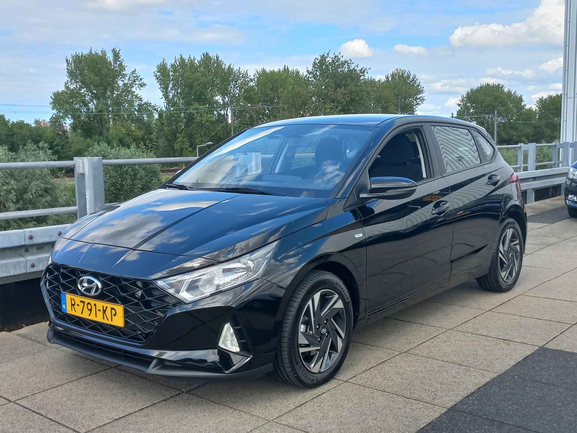 Hyundai i20 1.0 T-GDI Comfort Smart Automaat | NAVIGATIE | PARKEERCAMERA | LICHTMETALEN VELGEN MD - 4/38