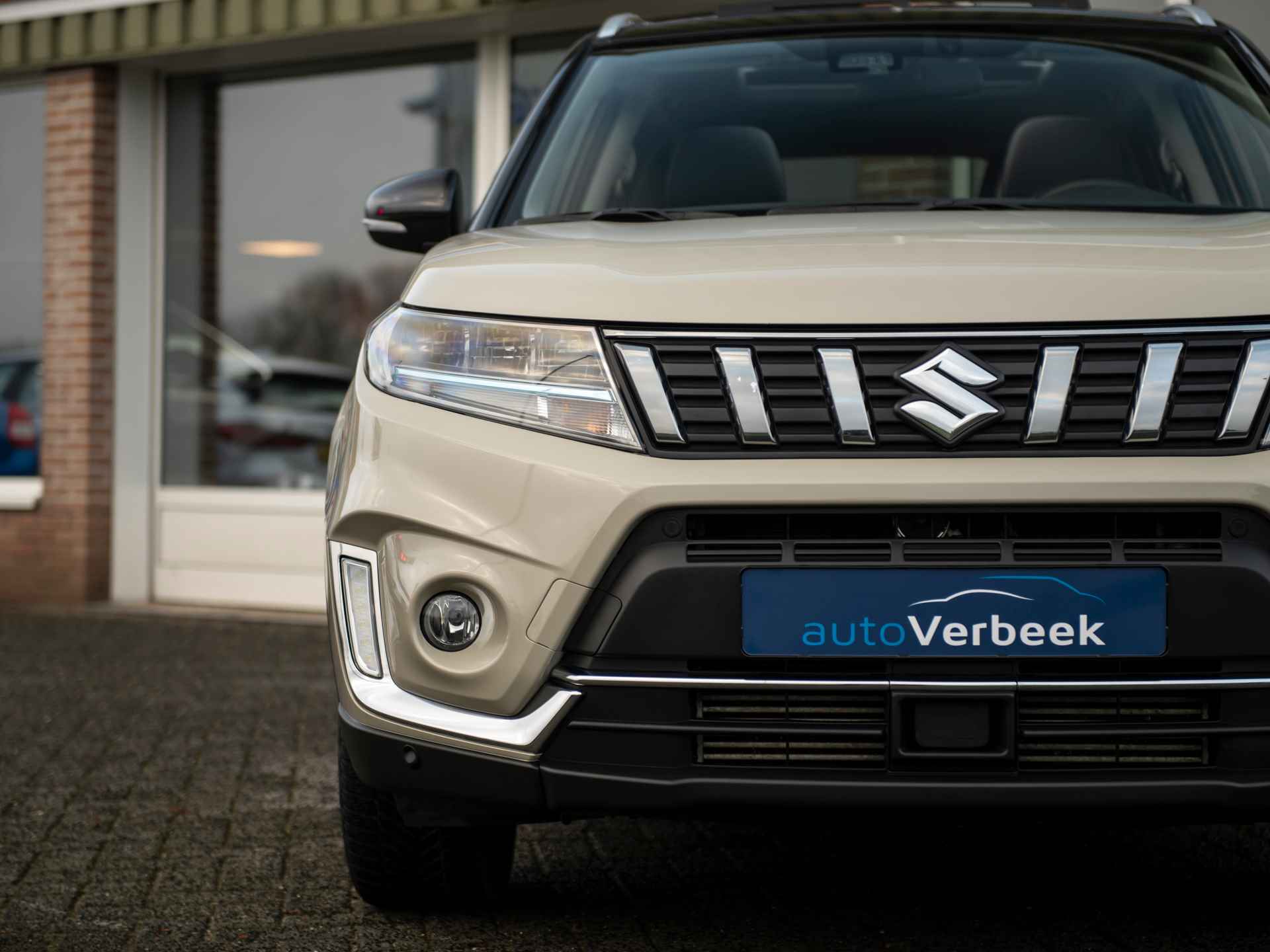 Suzuki Vitara 1.4 Boosterjet 140pk AllGrip Stijl | Dealeronderhouden! | Panoramadak | Trekhaak afneembaar | 4x4 | Navi | Camera | ACC | TwoTone | LED | Suzuki Safety System Pro - 24/48