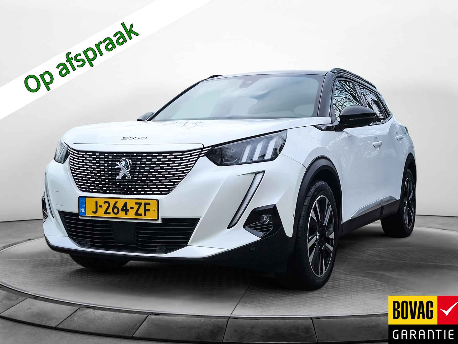 Peugeot e-2008 EV GT 50 kWh (136 PK) 1-Eig. & Dealer-Onderh. BOVAG-Garantie. NL-Auto. Panoramadak, Leer, Navigatie/Apple-Carplay/Android-Auto, Adaptive-Cruisecontrol, Keyless-Entry/Start, Achteruitrijcamera, Par Stoelverwarming, DAB, Sportstoelen, Licht-Zicht-Pakket, Lm-Velgen-18Inch, Privacy-Glas