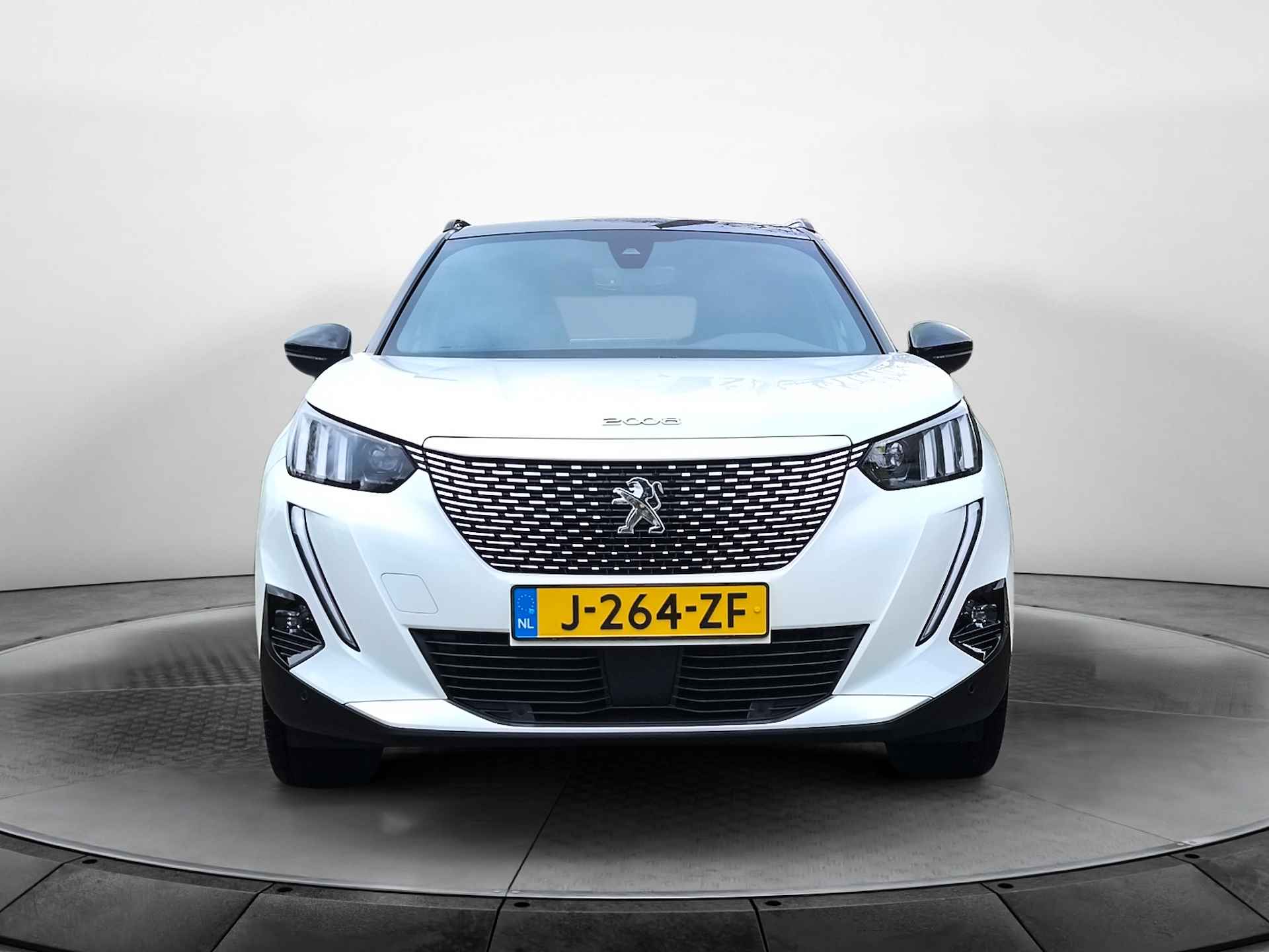 Peugeot e-2008 EV GT 50 kWh (136 PK) 1-Eig. Peugeot-Dealer-Onderh. BOVAG-Garantie. NL-Auto. Panoramadak, Leer, Navigatie/Apple-Carplay/Android-Auto, Adaptive-Cruisecontrol, Keyless-Entry/Start, Achteruitrijcamera, Par Stoelverwarming, DAB, Sportstoelen, Licht-Zicht-Pakket, Lm-Velgen-18Inch, Privacy-Glas - 9/55