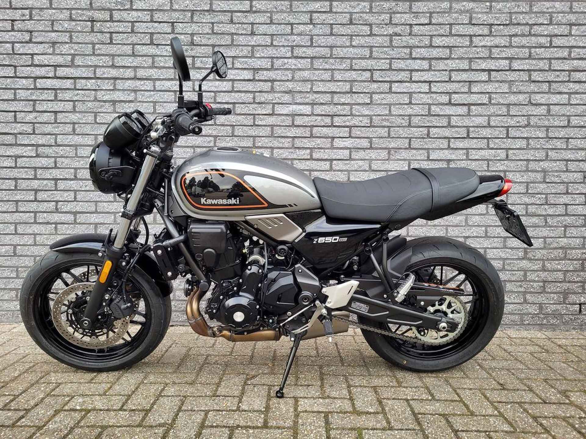 Kawasaki Z650RS - 3/4